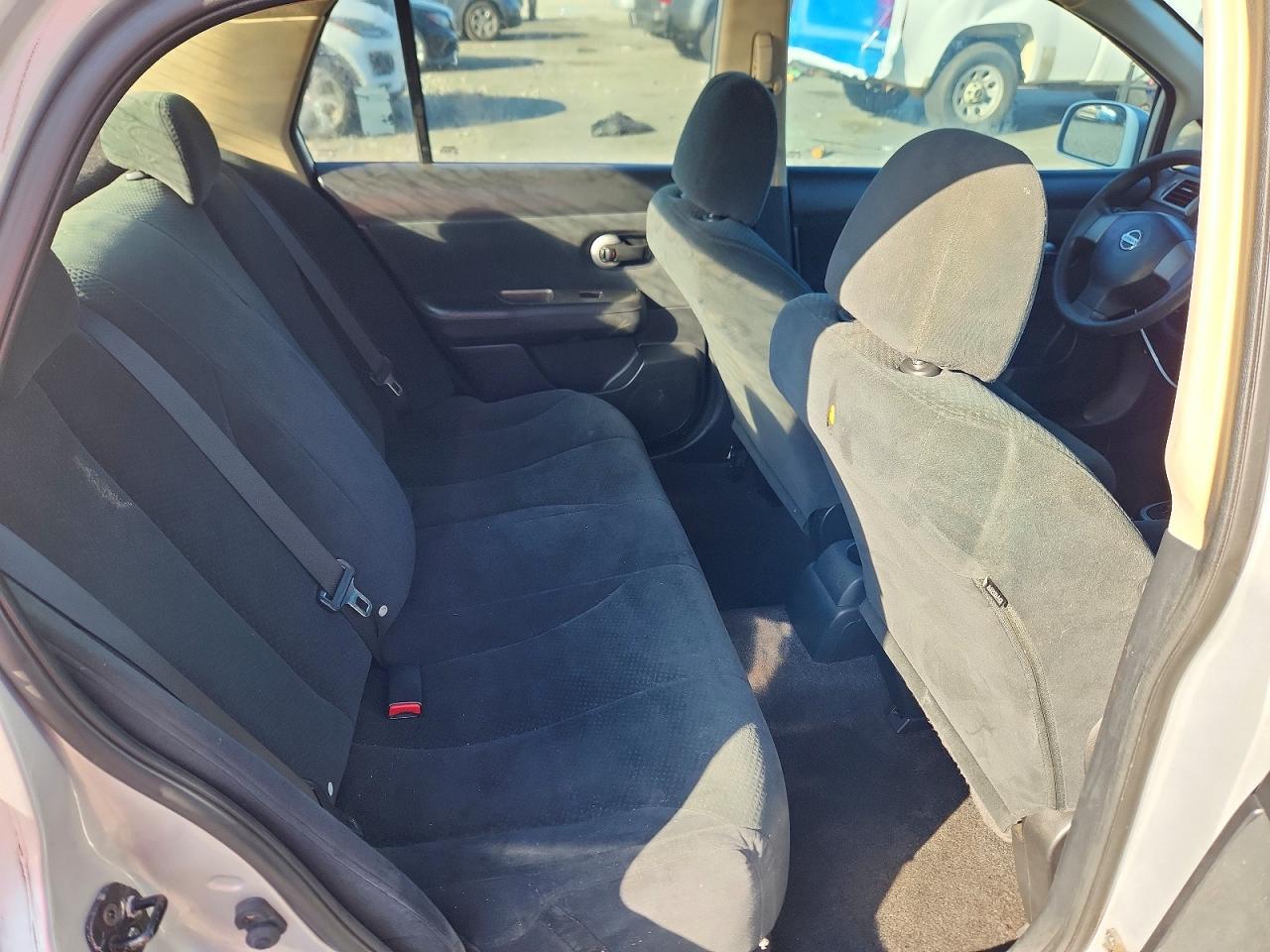 2011 Nissan Versa 1.8 S Silver vin: 3N1BC1AP5BL478215