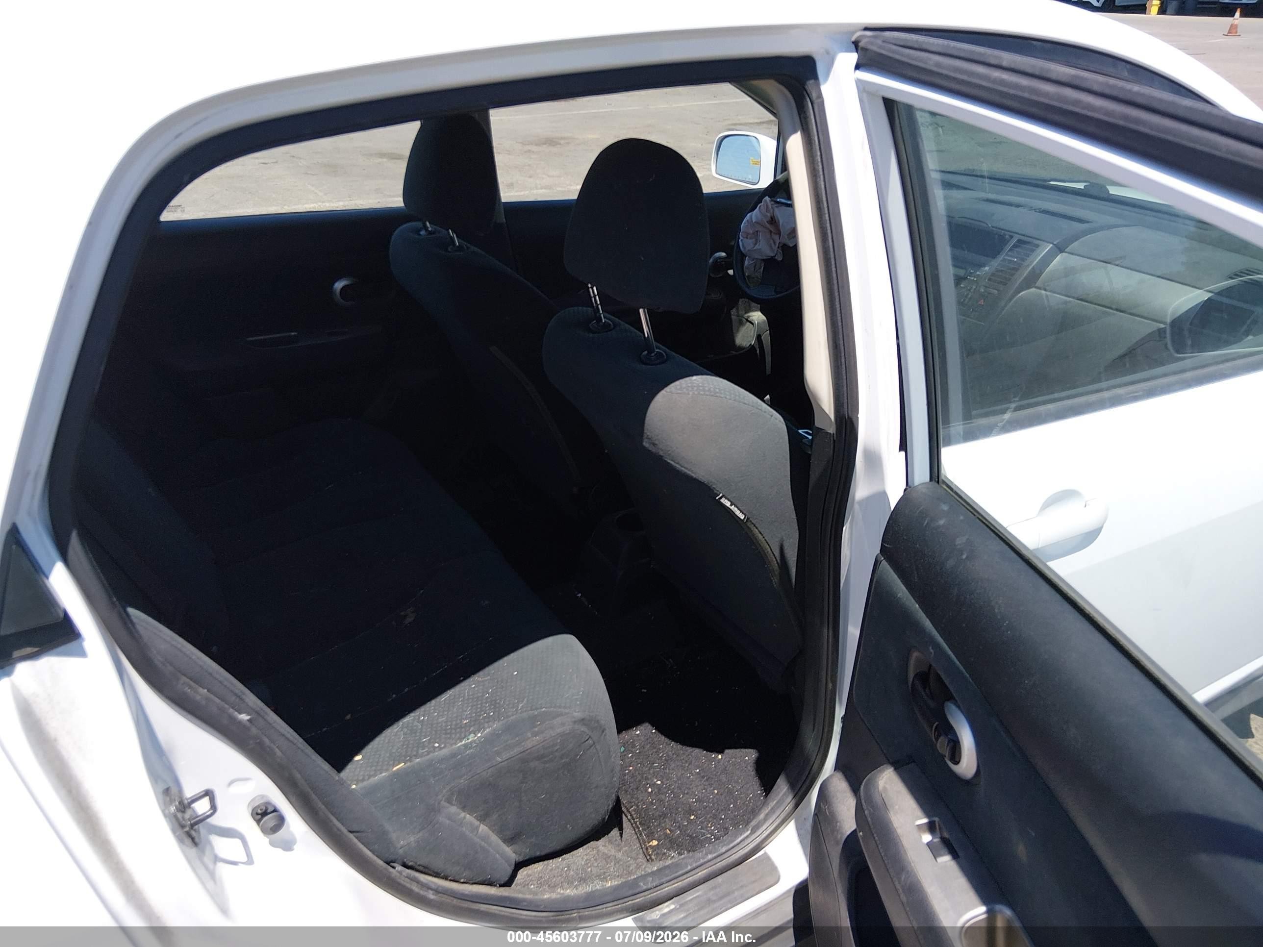 2010 Nissan Versa 1.8s White vin: 3N1BC1AP6AL413291