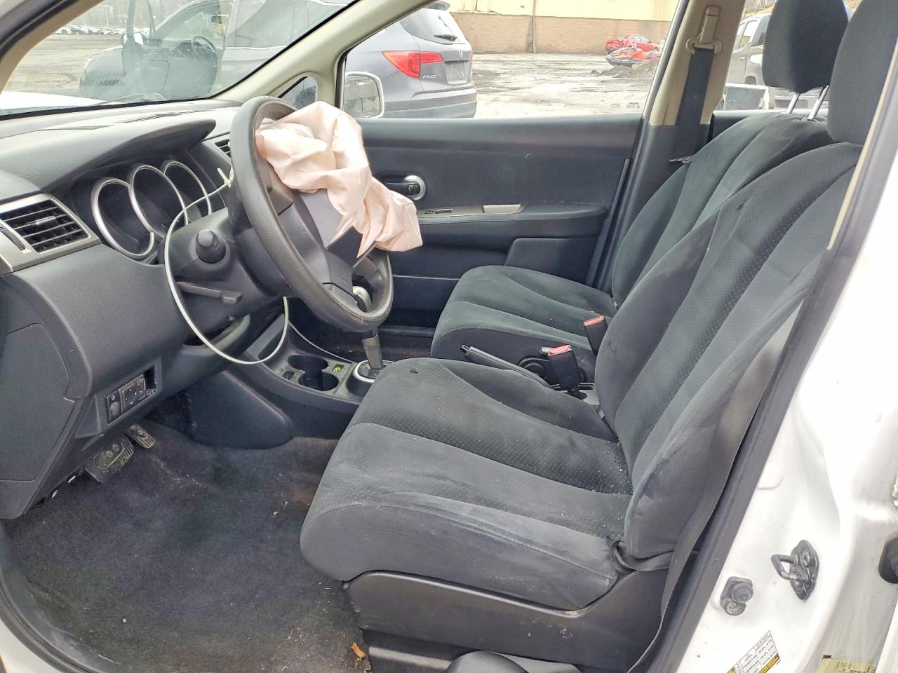 2011 Nissan Versa 1.8 S Белый vin: 3N1BC1AP6BL464677