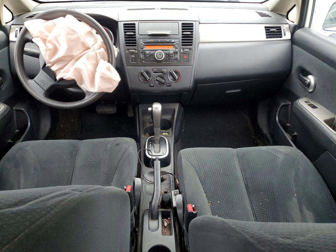 2011 Nissan Versa 1.8 S Белый vin: 3N1BC1AP6BL464677