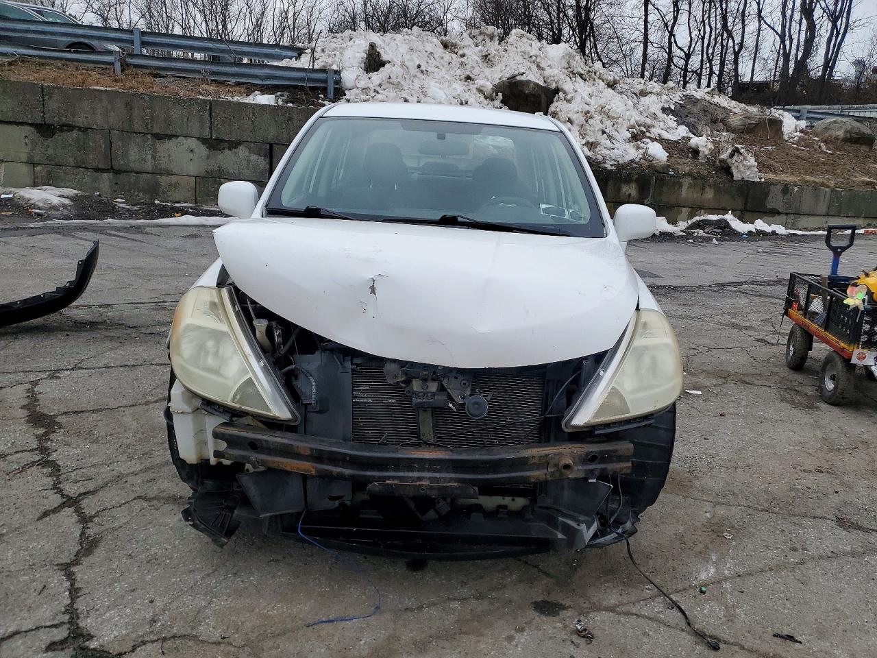 2011 Nissan Versa 1.8 S Белый vin: 3N1BC1AP6BL464677
