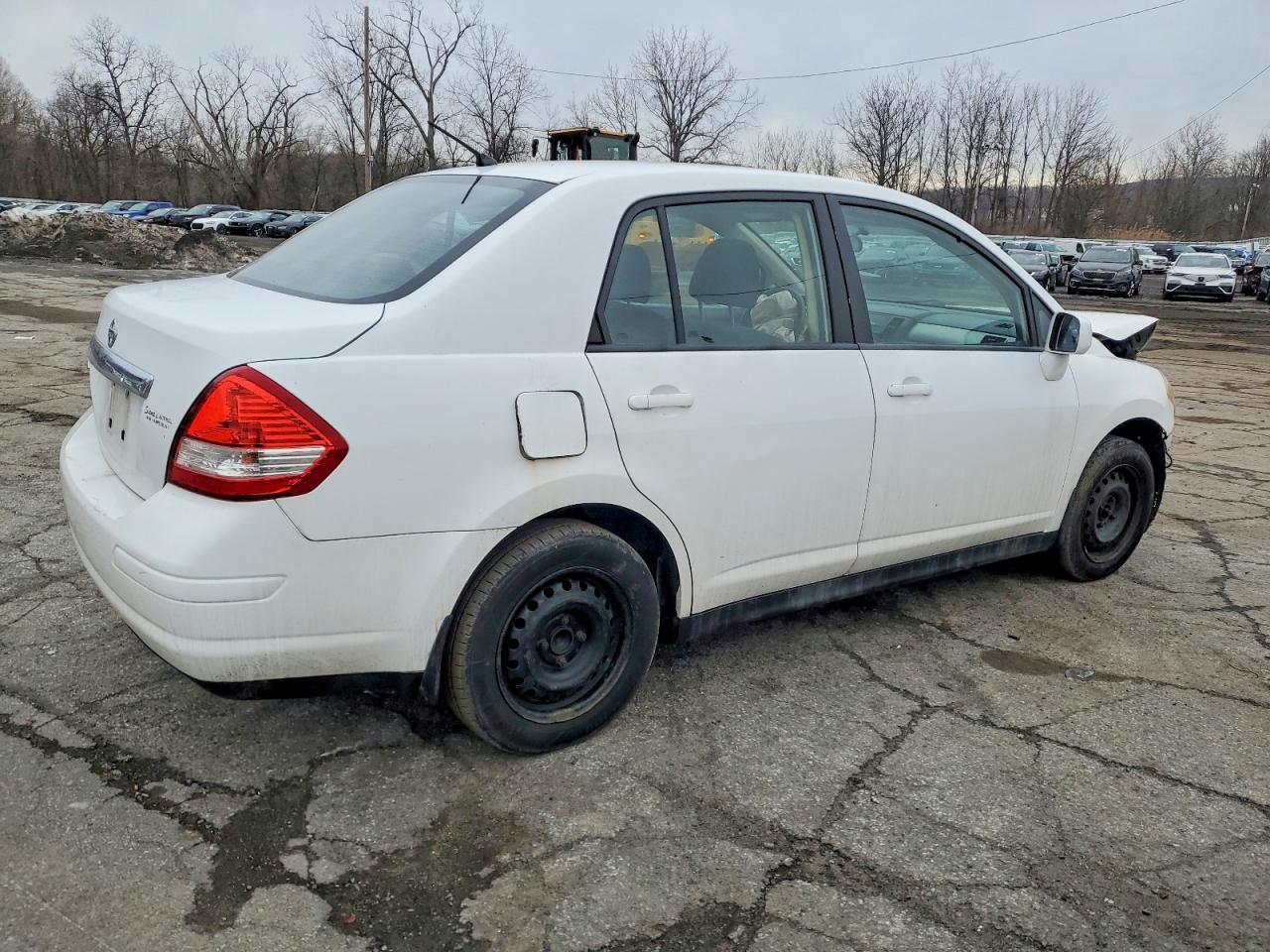 2011 Nissan Versa 1.8 S Белый vin: 3N1BC1AP6BL464677