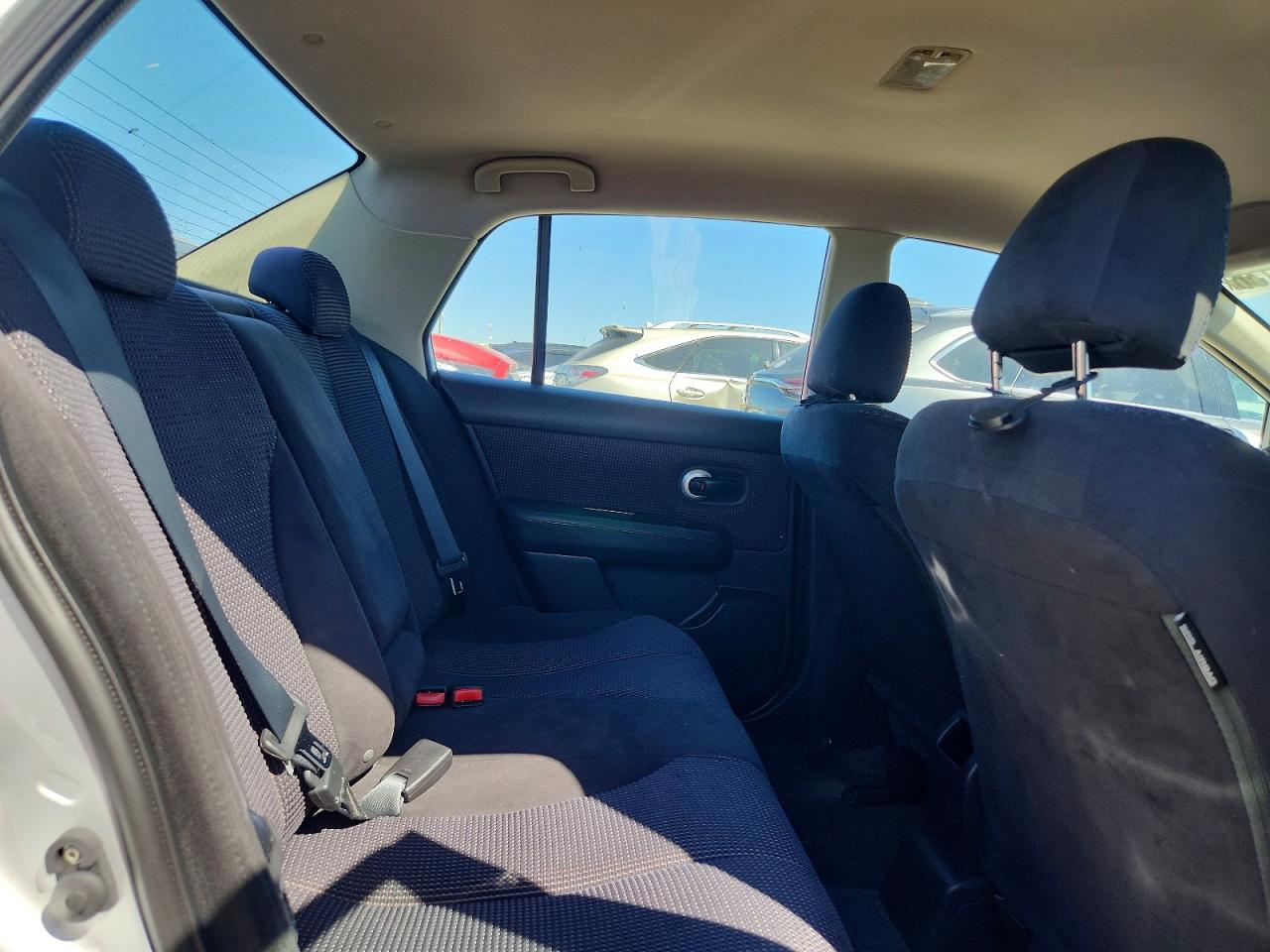 2010 Nissan Versa 1.8 S Silver vin: 3N1BC1AP7AL360827