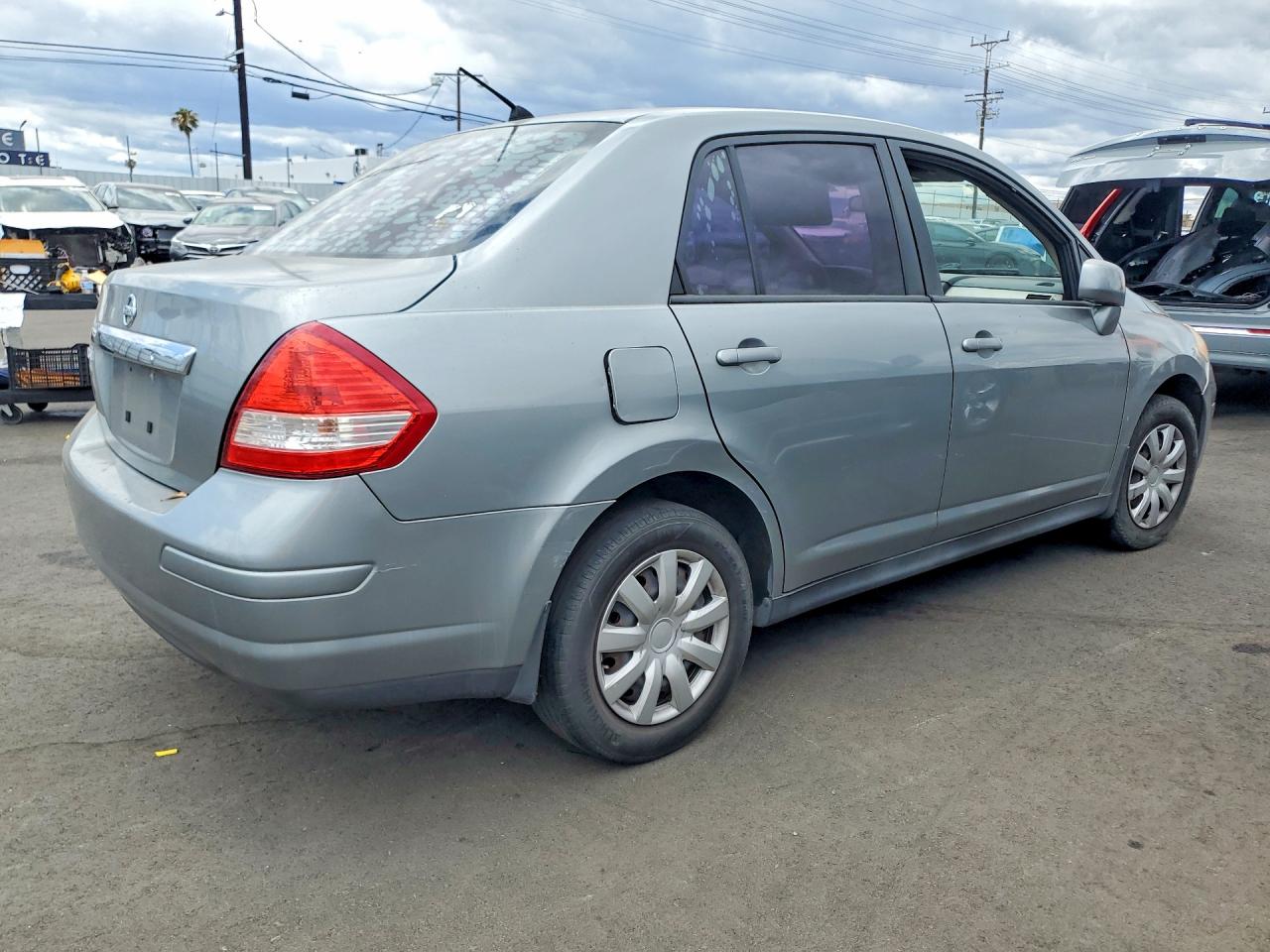 2010 Nissan Versa 1.8 S Silver vin: 3N1BC1AP7AL437003