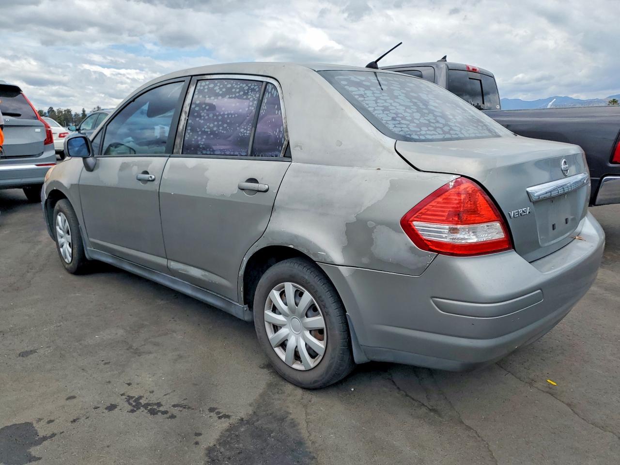 2010 Nissan Versa 1.8 S Silver vin: 3N1BC1AP7AL437003