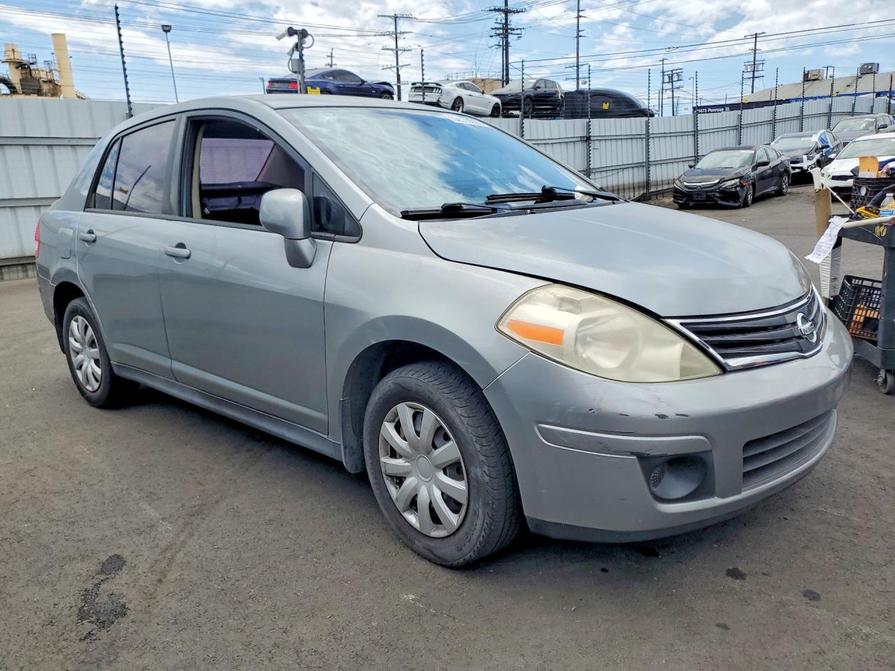 2010 Nissan Versa 1.8 S Silver vin: 3N1BC1AP7AL437003