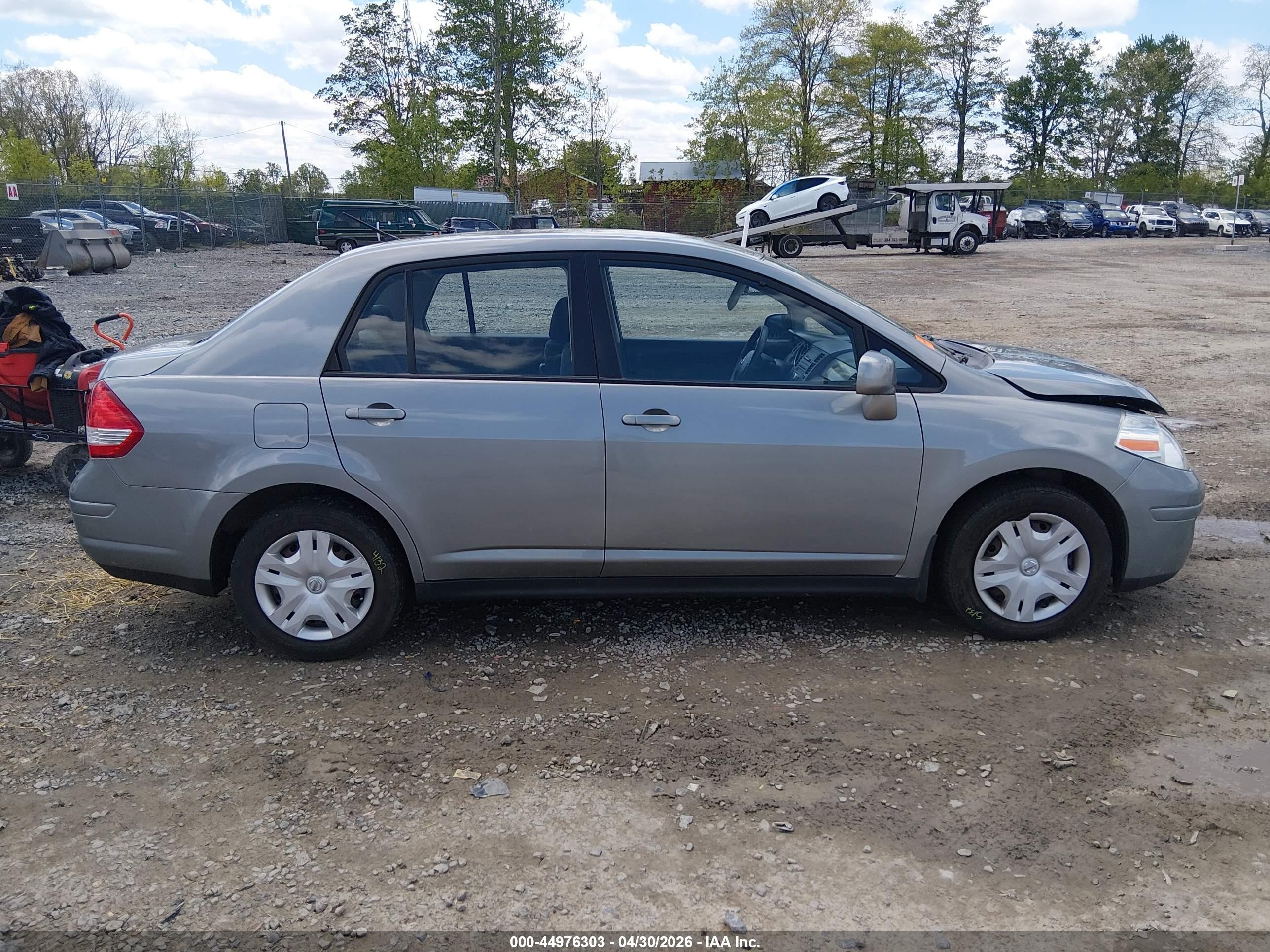2011 Nissan Versa 1.8s Gray vin: 3N1BC1AP7BL445099