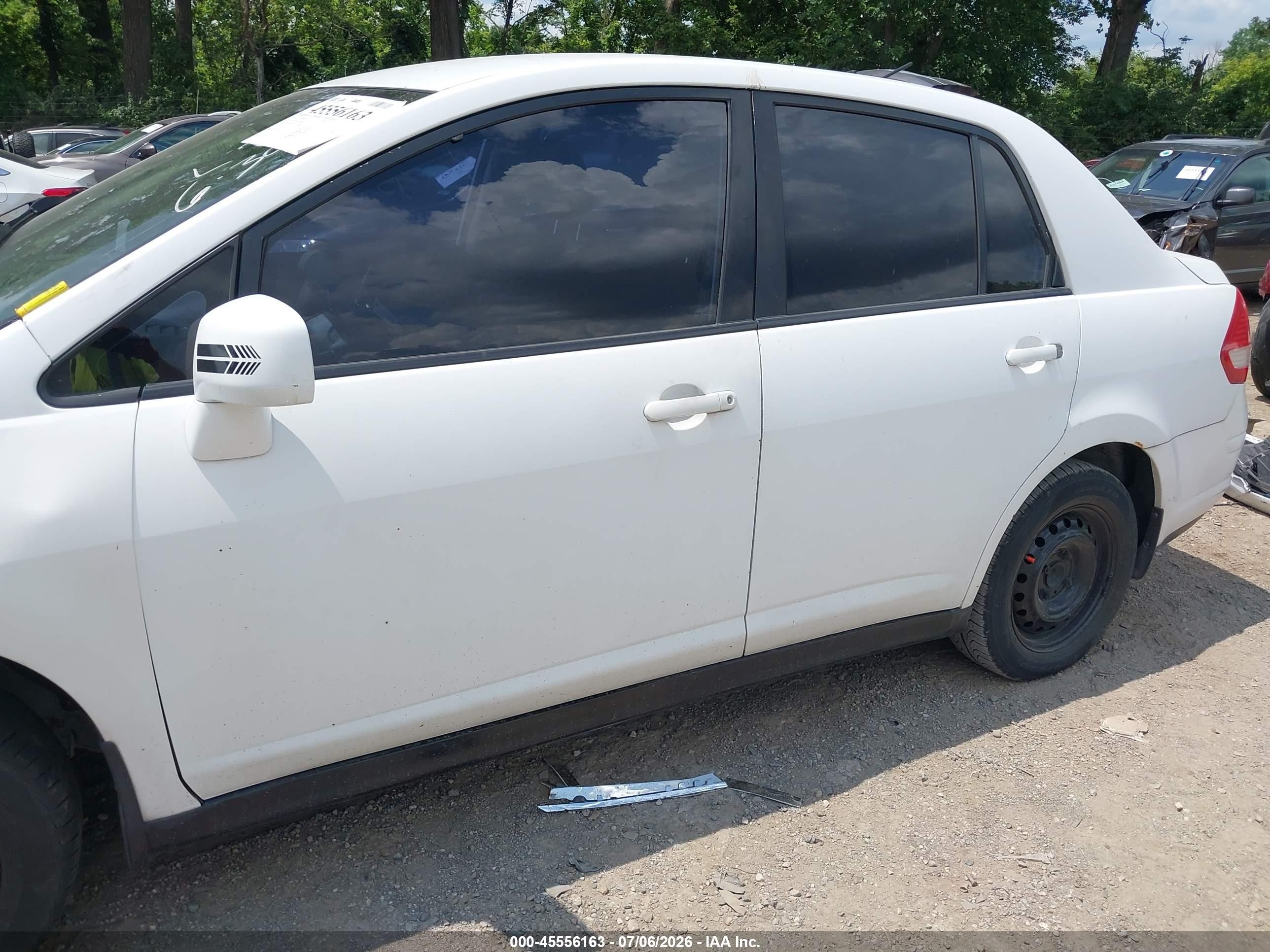 2010 Nissan Versa 1.8s Белый vin: 3N1BC1AP8AL363882