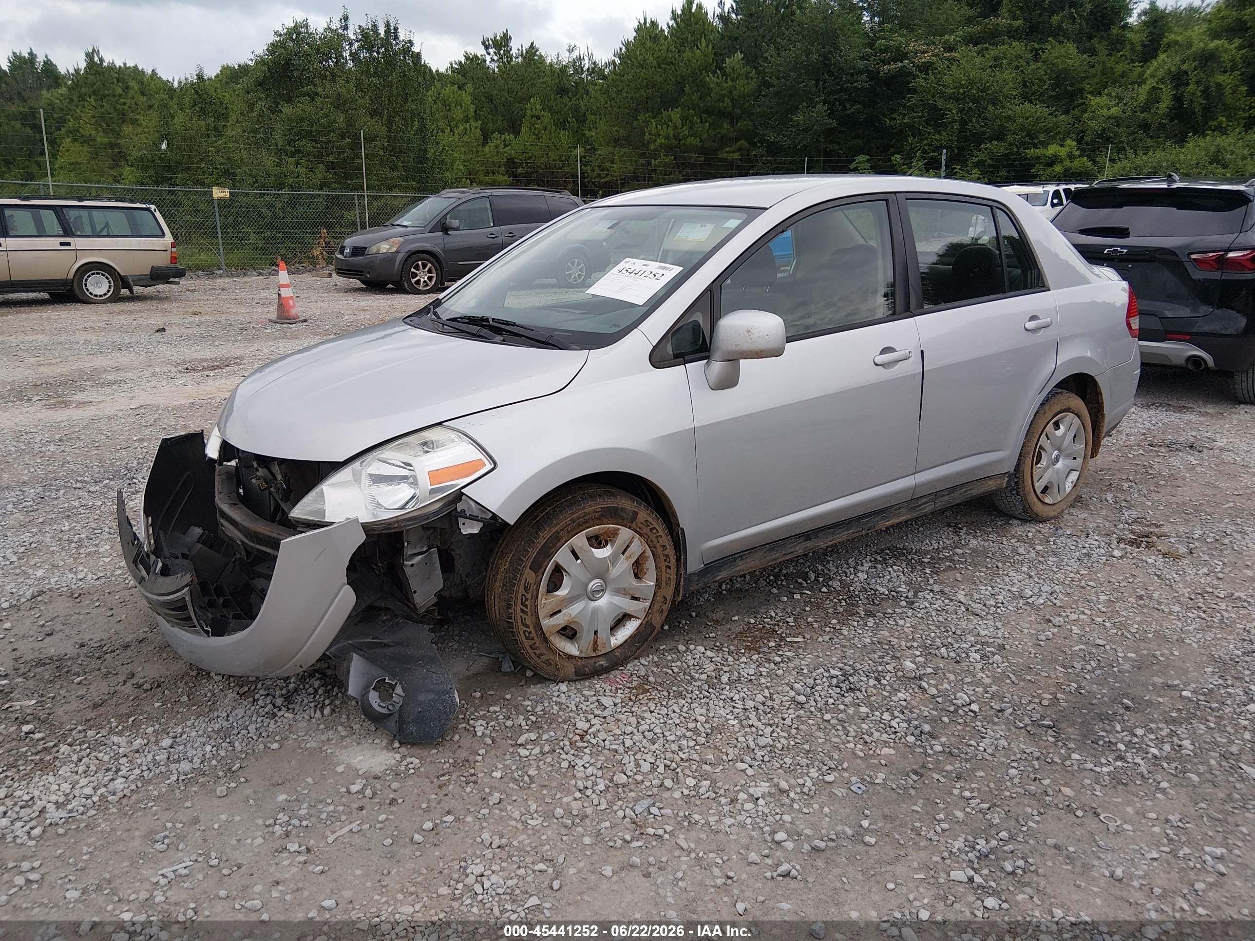 2010 Nissan Versa 1.8s Silver vin: 3N1BC1AP8AL392833