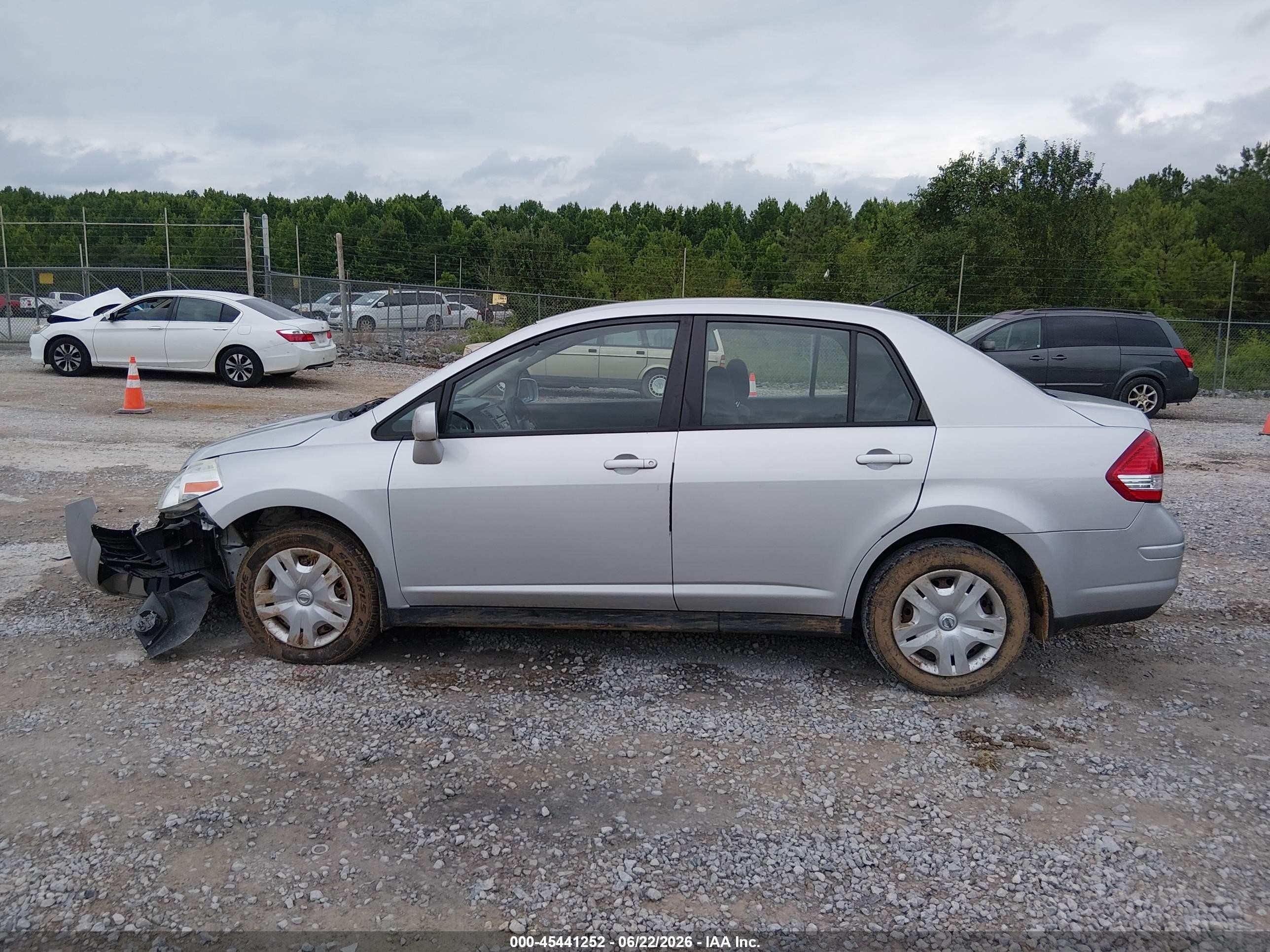 2010 Nissan Versa 1.8s Silver vin: 3N1BC1AP8AL392833