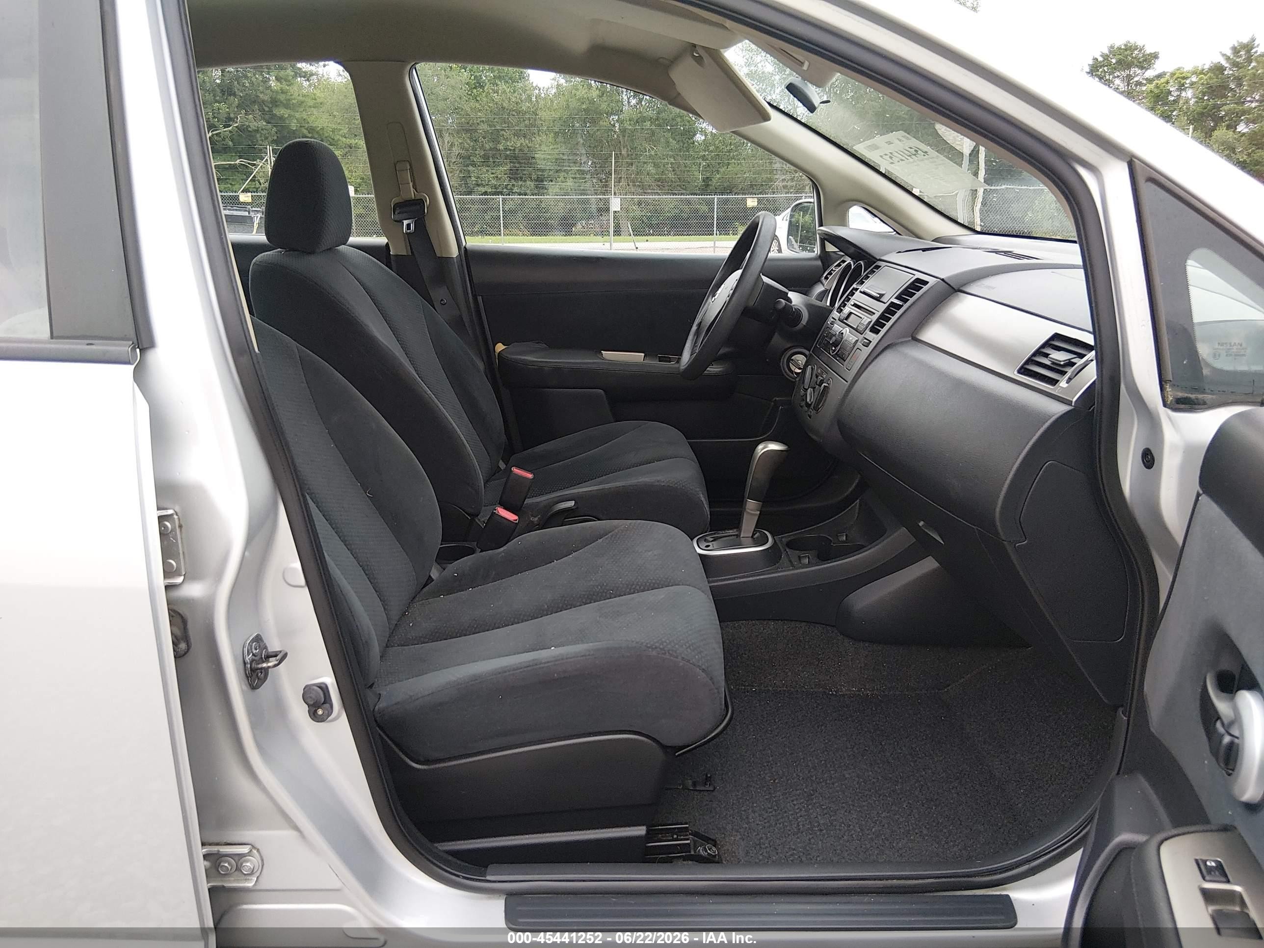 2010 Nissan Versa 1.8s Silver vin: 3N1BC1AP8AL392833