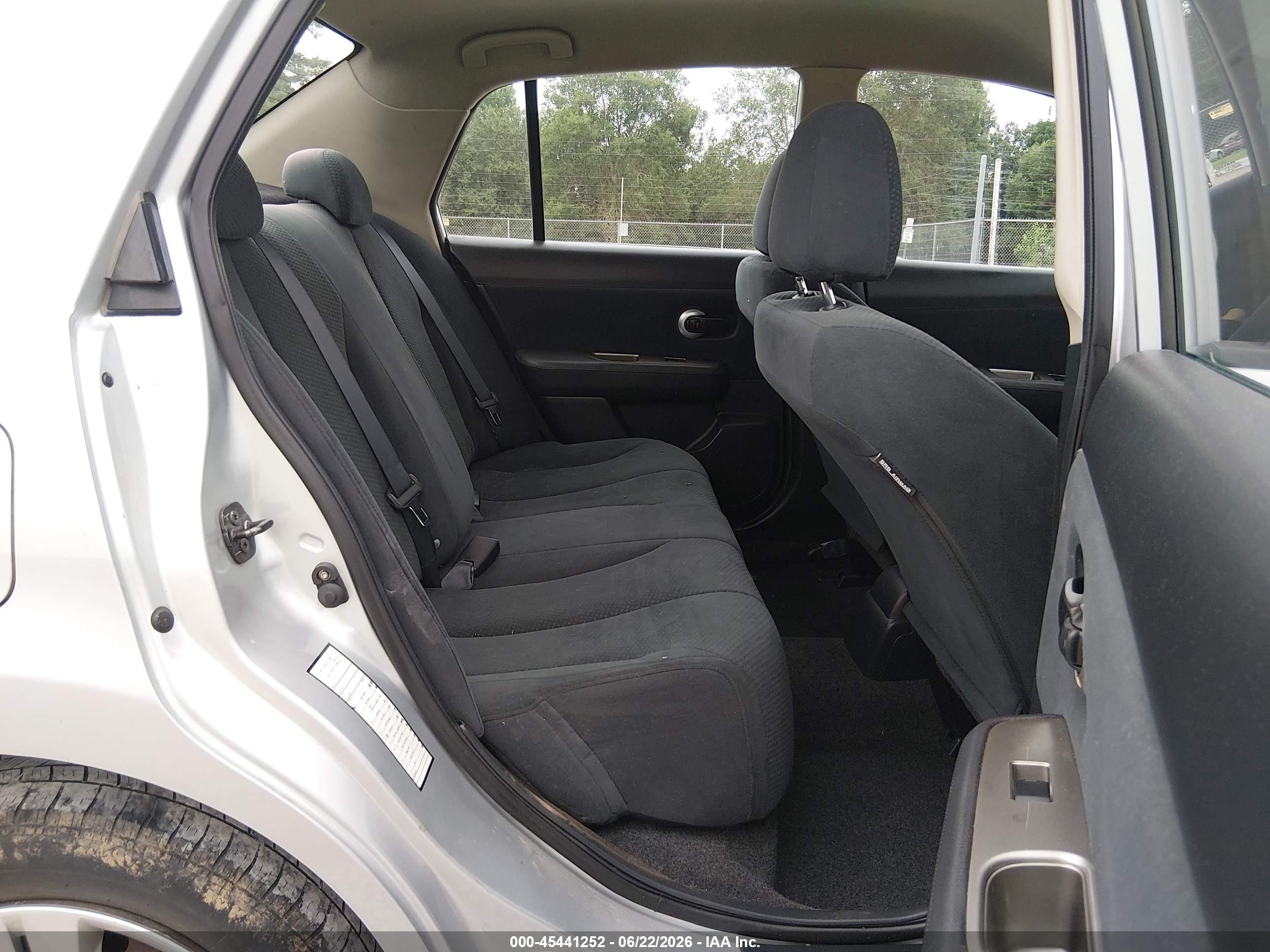 2010 Nissan Versa 1.8s Silver vin: 3N1BC1AP8AL392833