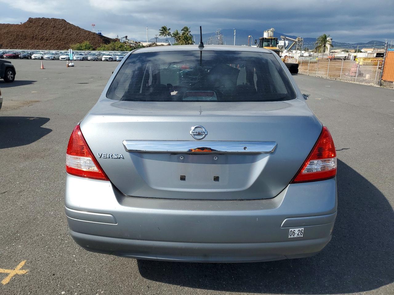 2010 Nissan Versa 1.8 S Silver vin: 3N1BC1AP8AL401448