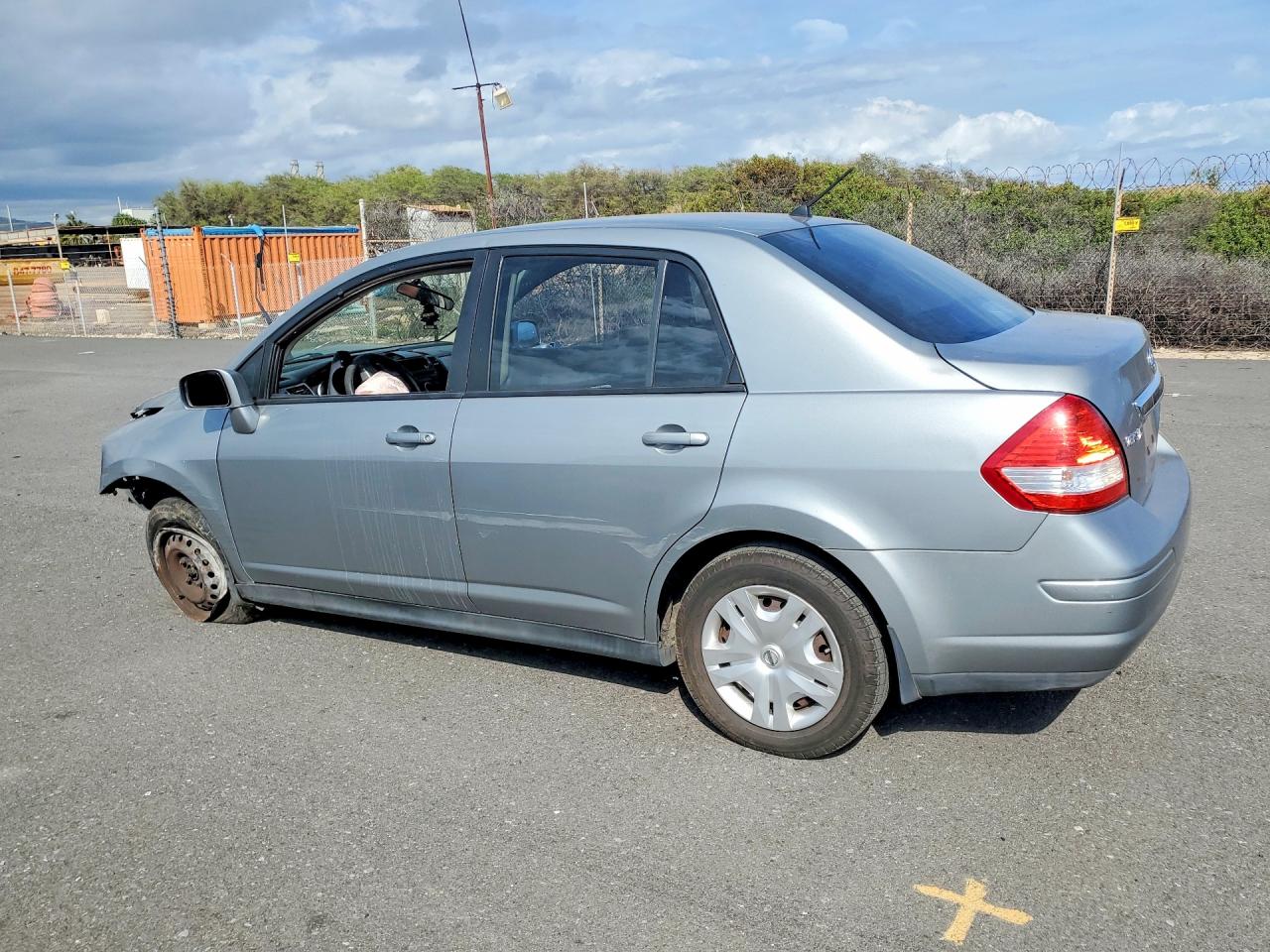 2010 Nissan Versa 1.8 S Silver vin: 3N1BC1AP8AL401448