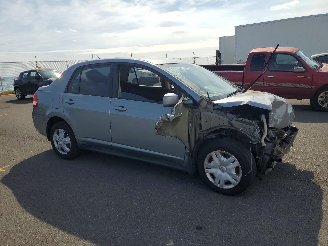 2010 Nissan Versa 1.8 S Silver vin: 3N1BC1AP8AL401448