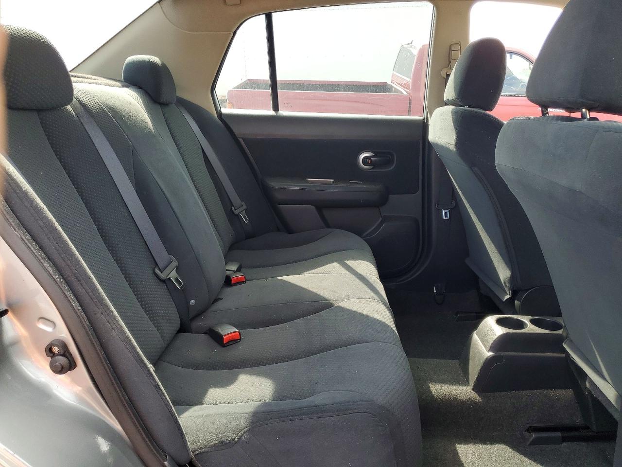 2010 Nissan Versa 1.8 S Silver vin: 3N1BC1AP8AL401448