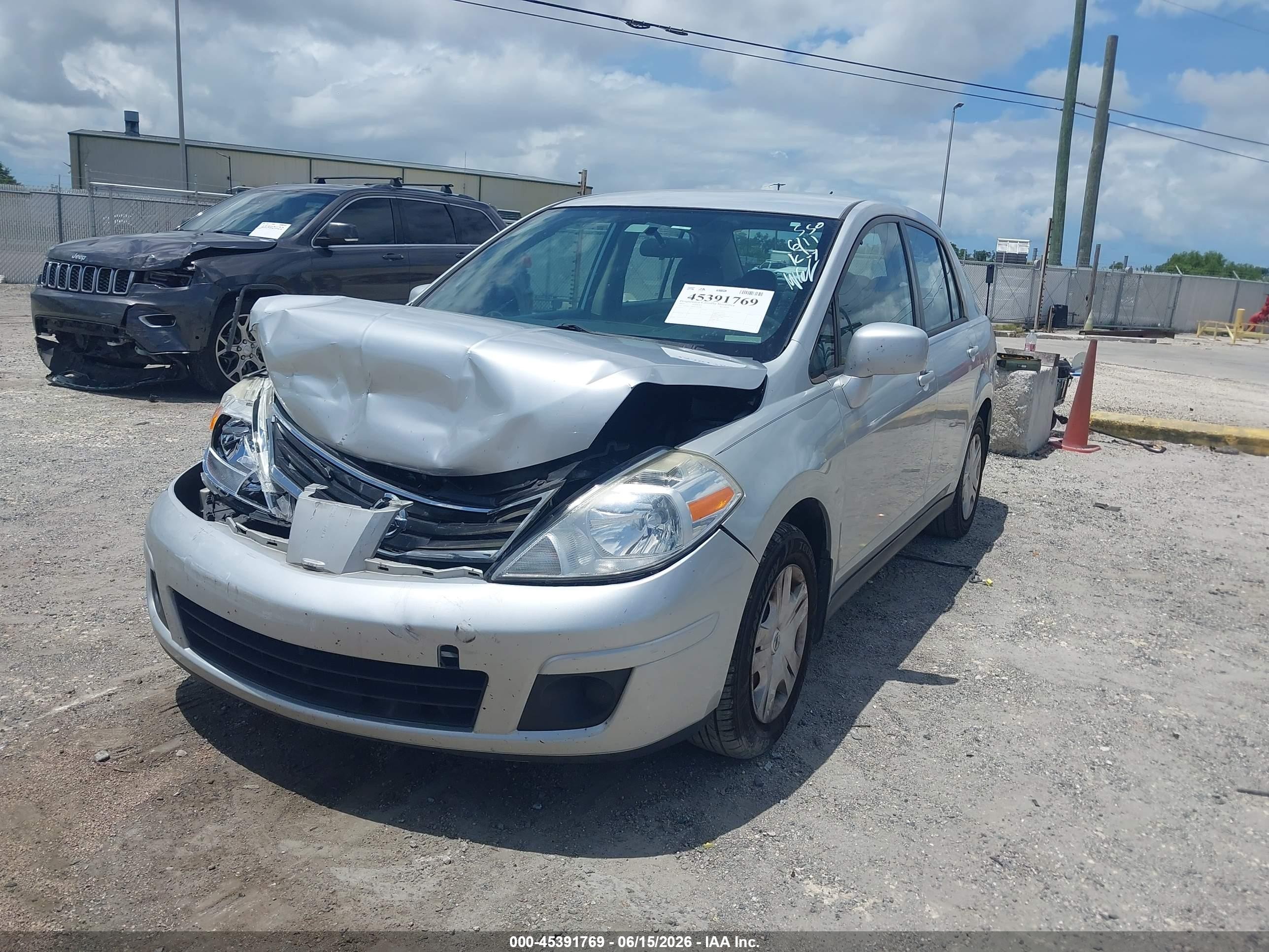 2010 Nissan Versa 1.8s Silver vin: 3N1BC1AP8AL431985