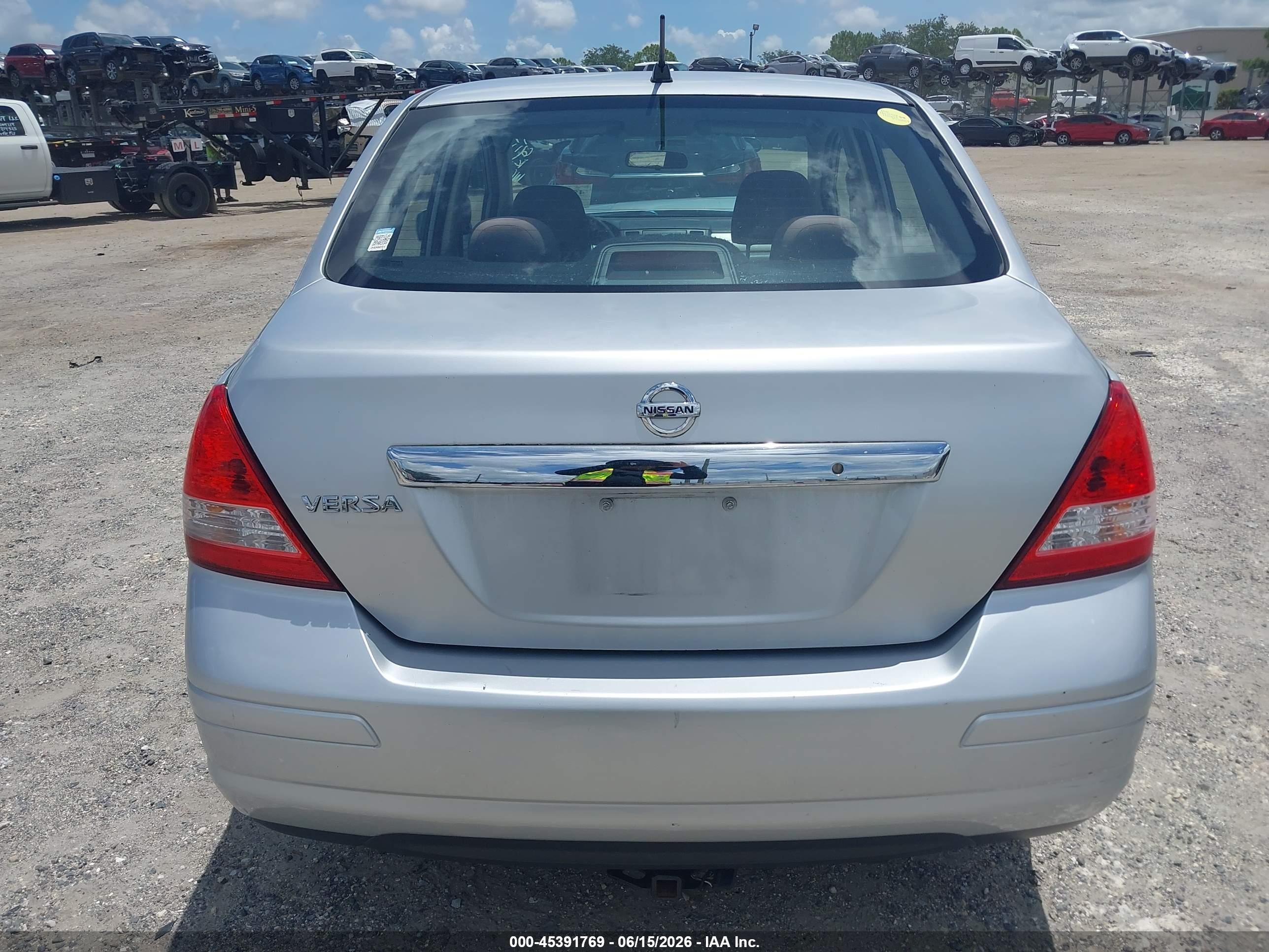 2010 Nissan Versa 1.8s Silver vin: 3N1BC1AP8AL431985
