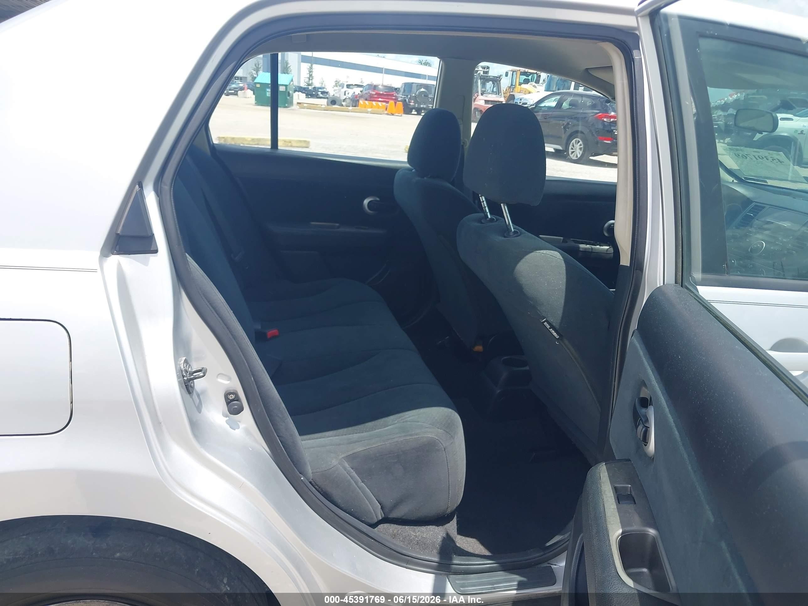 2010 Nissan Versa 1.8s Silver vin: 3N1BC1AP8AL431985