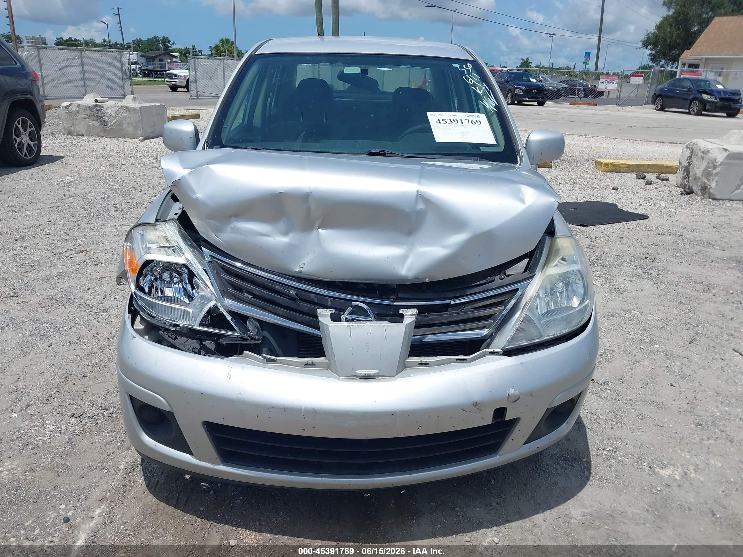 2010 Nissan Versa 1.8s Silver vin: 3N1BC1AP8AL431985