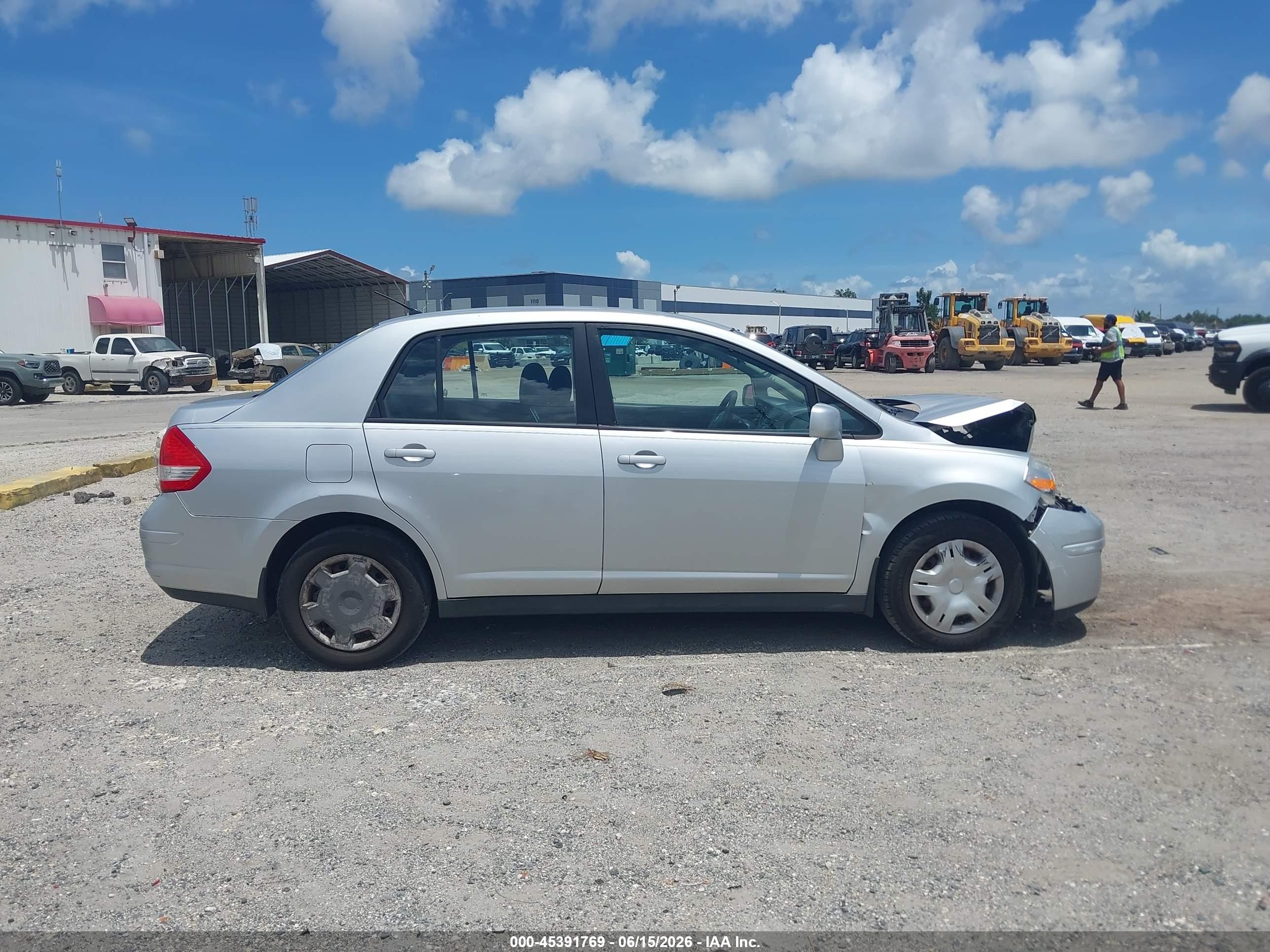 2010 Nissan Versa 1.8s Silver vin: 3N1BC1AP8AL431985