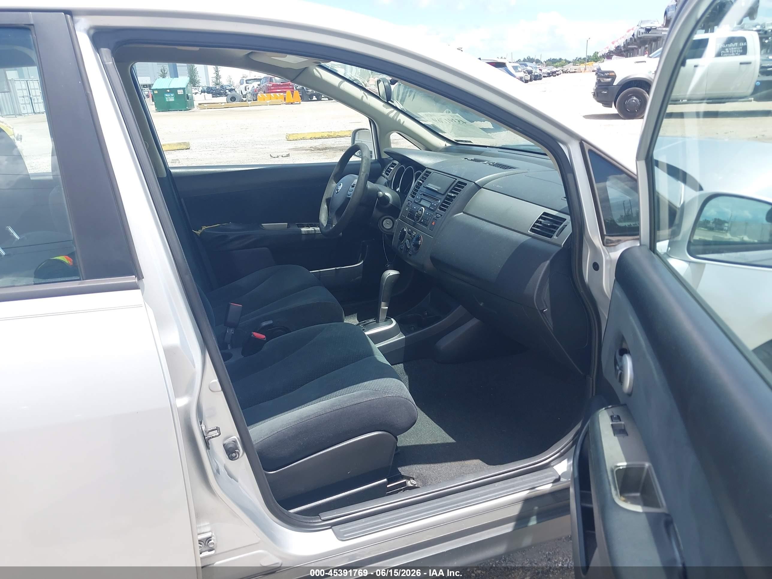 2010 Nissan Versa 1.8s Silver vin: 3N1BC1AP8AL431985