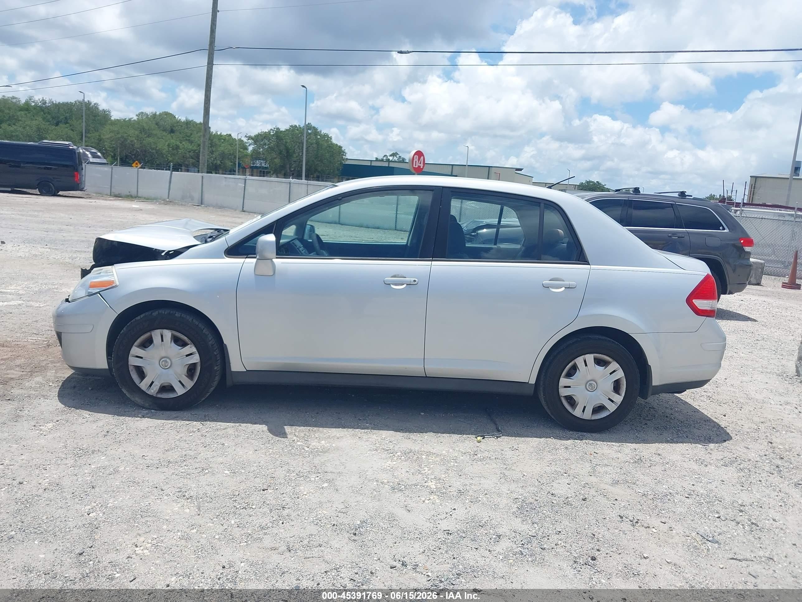 2010 Nissan Versa 1.8s Silver vin: 3N1BC1AP8AL431985