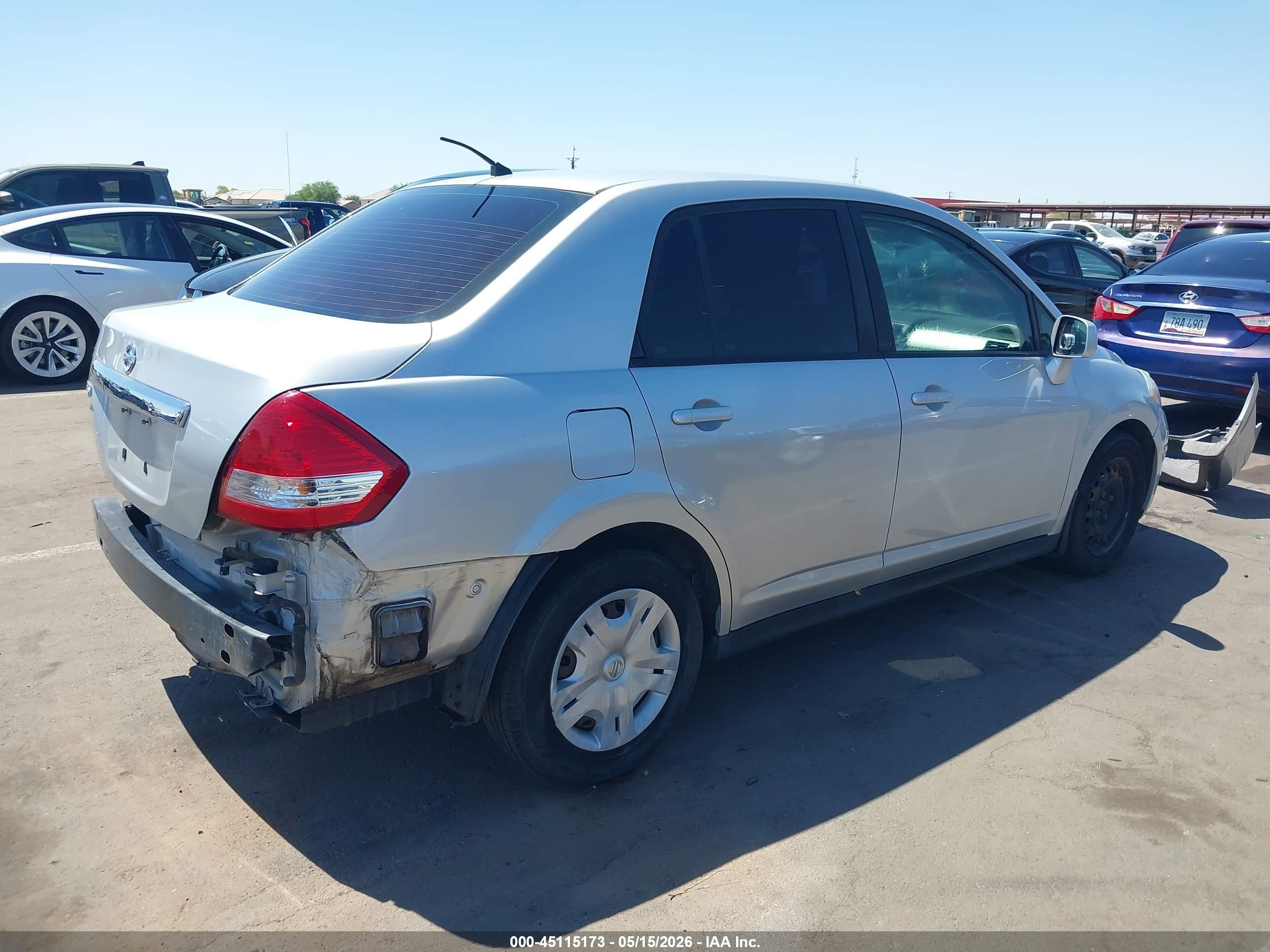 2011 Nissan Versa 1.8s Silver vin: 3N1BC1AP8BL458900