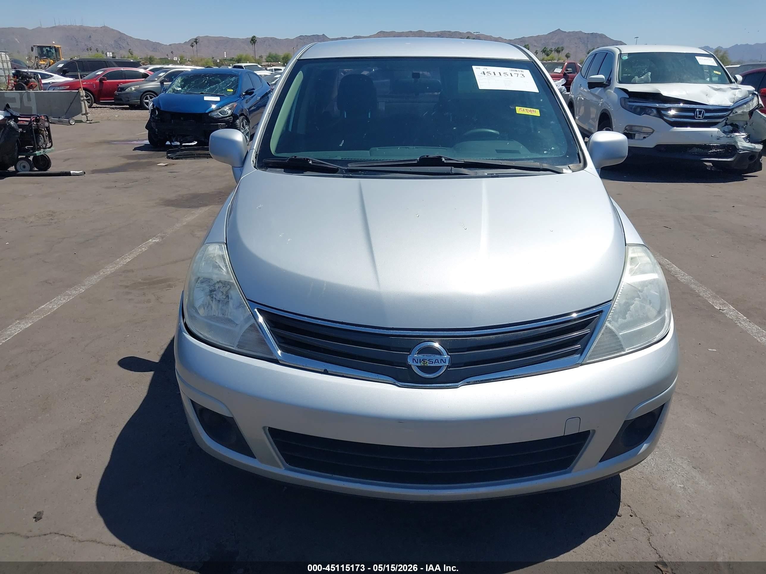 2011 Nissan Versa 1.8s Silver vin: 3N1BC1AP8BL458900