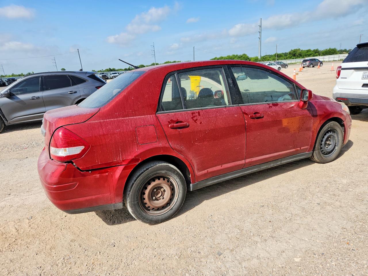 2011 Nissan Versa 1.8 S Red vin: 3N1BC1AP8BL477043