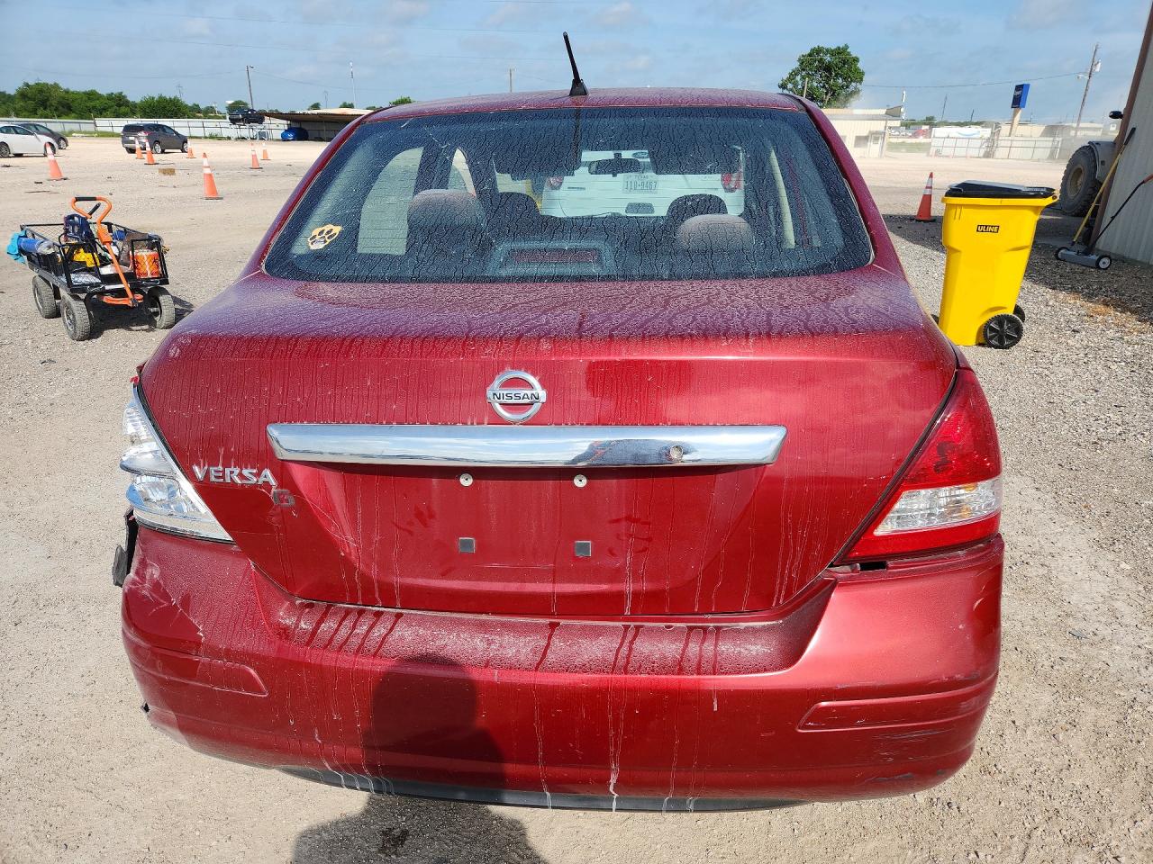 2011 Nissan Versa 1.8 S Red vin: 3N1BC1AP8BL477043