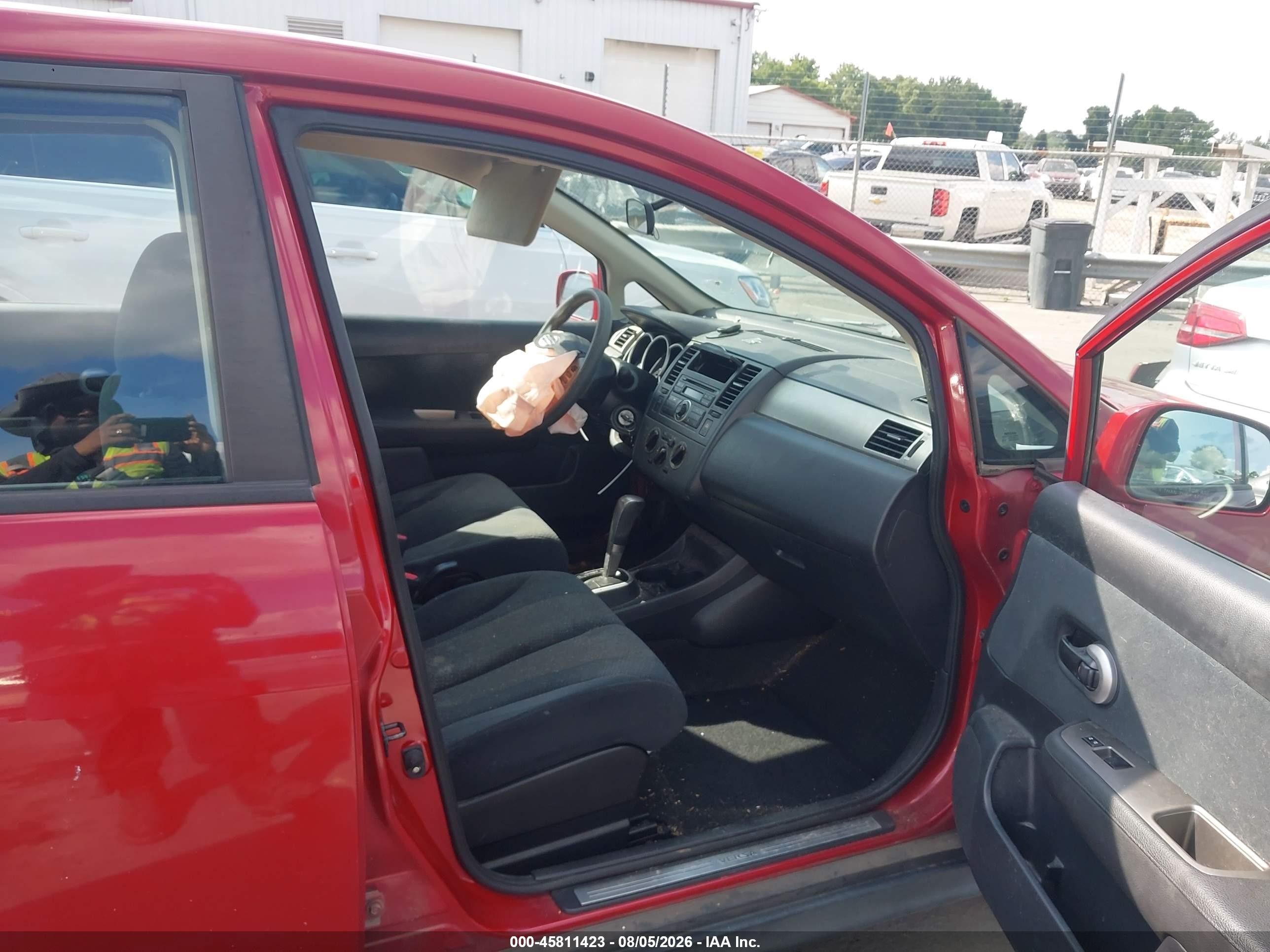 2010 Nissan Versa 1.8s Red vin: 3N1BC1AP9AL378794