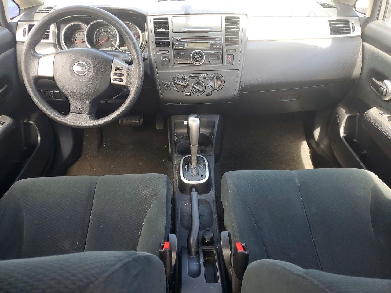 2010 Nissan Versa 1.8 S Silver vin: 3N1BC1APXAL403914
