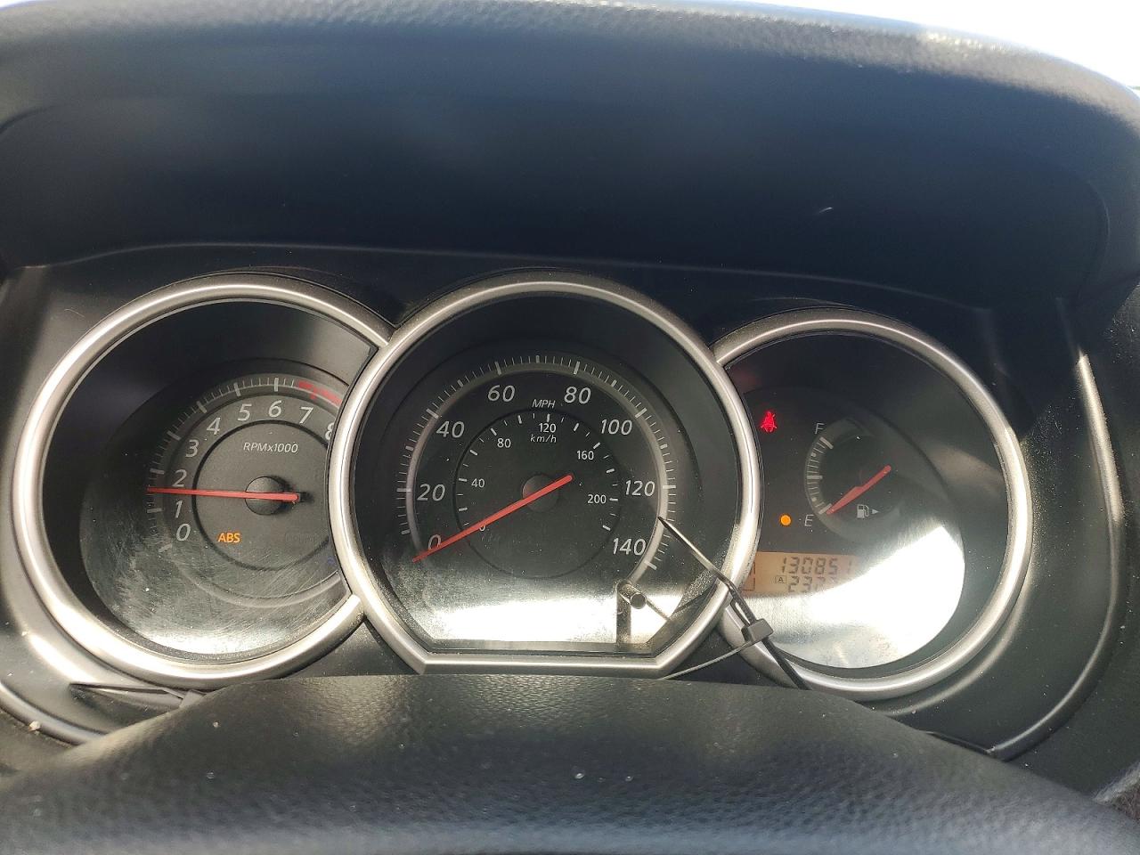 2010 Nissan Versa 1.8 S Silver vin: 3N1BC1APXAL403914