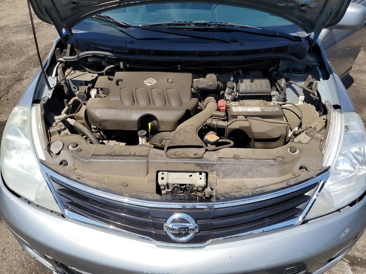 2010 Nissan Versa 1.8 S Silver vin: 3N1BC1APXAL403914
