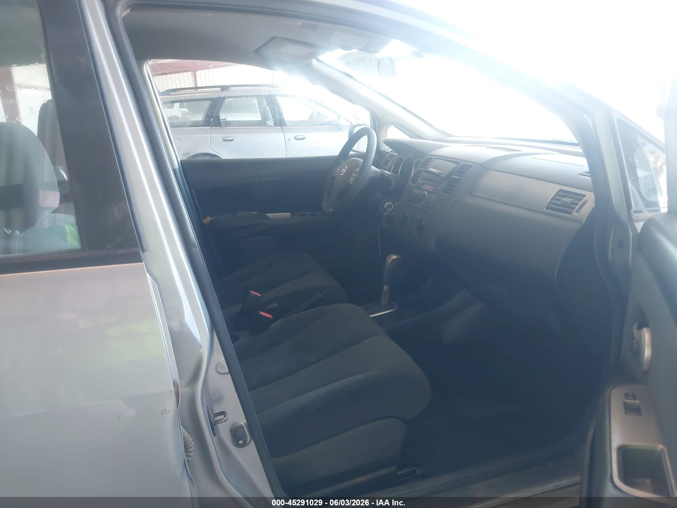 2010 Nissan Versa 1.8s Silver vin: 3N1BC1APXAL424388
