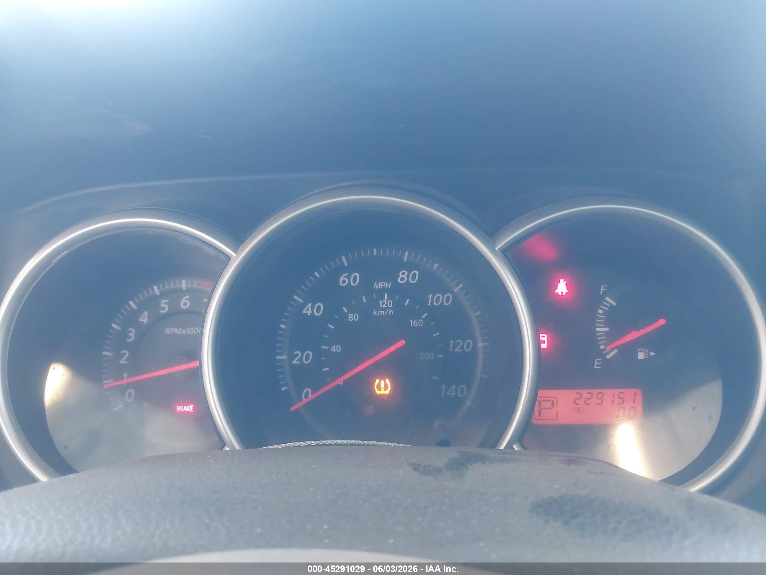 2010 Nissan Versa 1.8s Silver vin: 3N1BC1APXAL424388