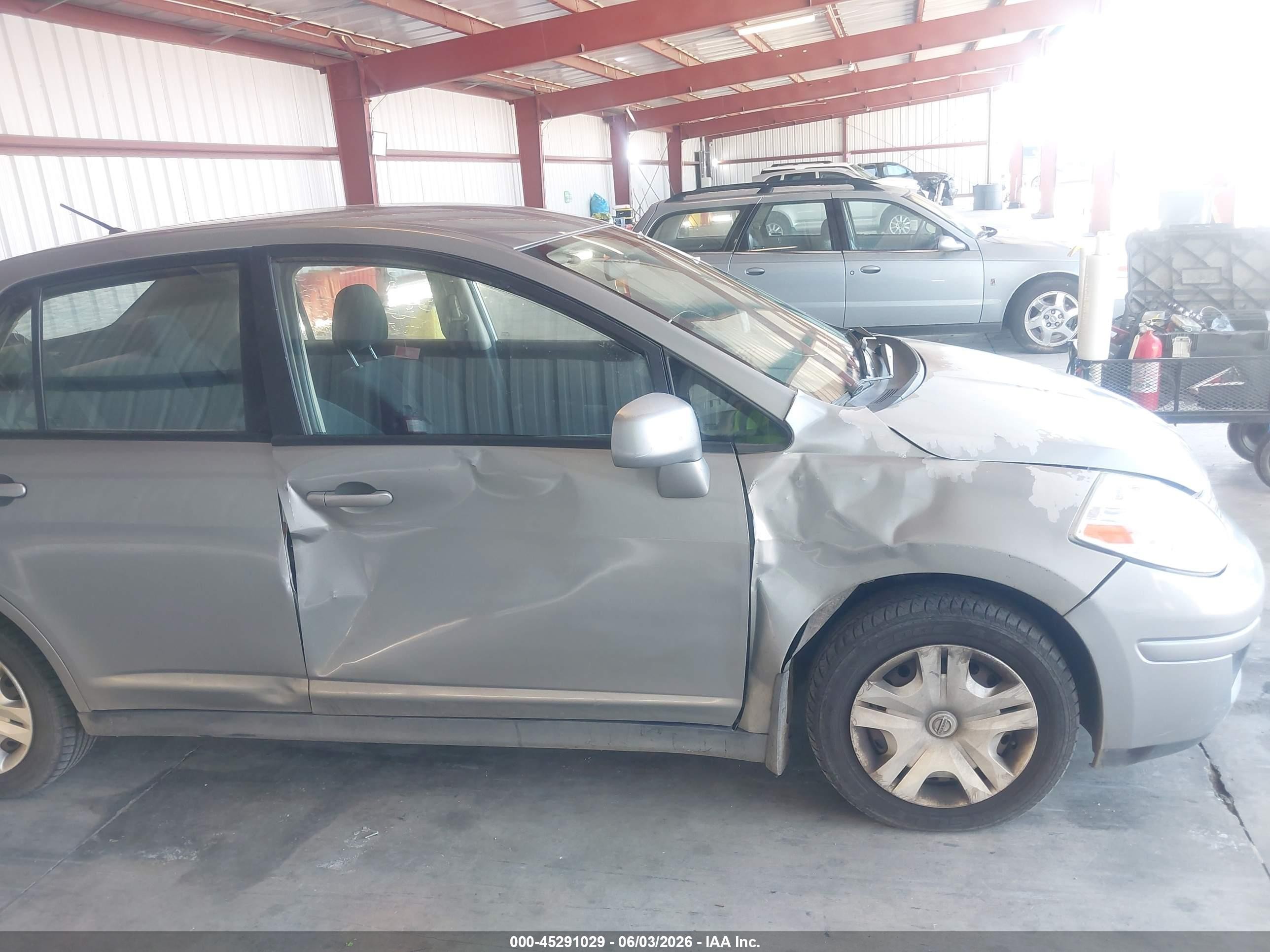 2010 Nissan Versa 1.8s Silver vin: 3N1BC1APXAL424388