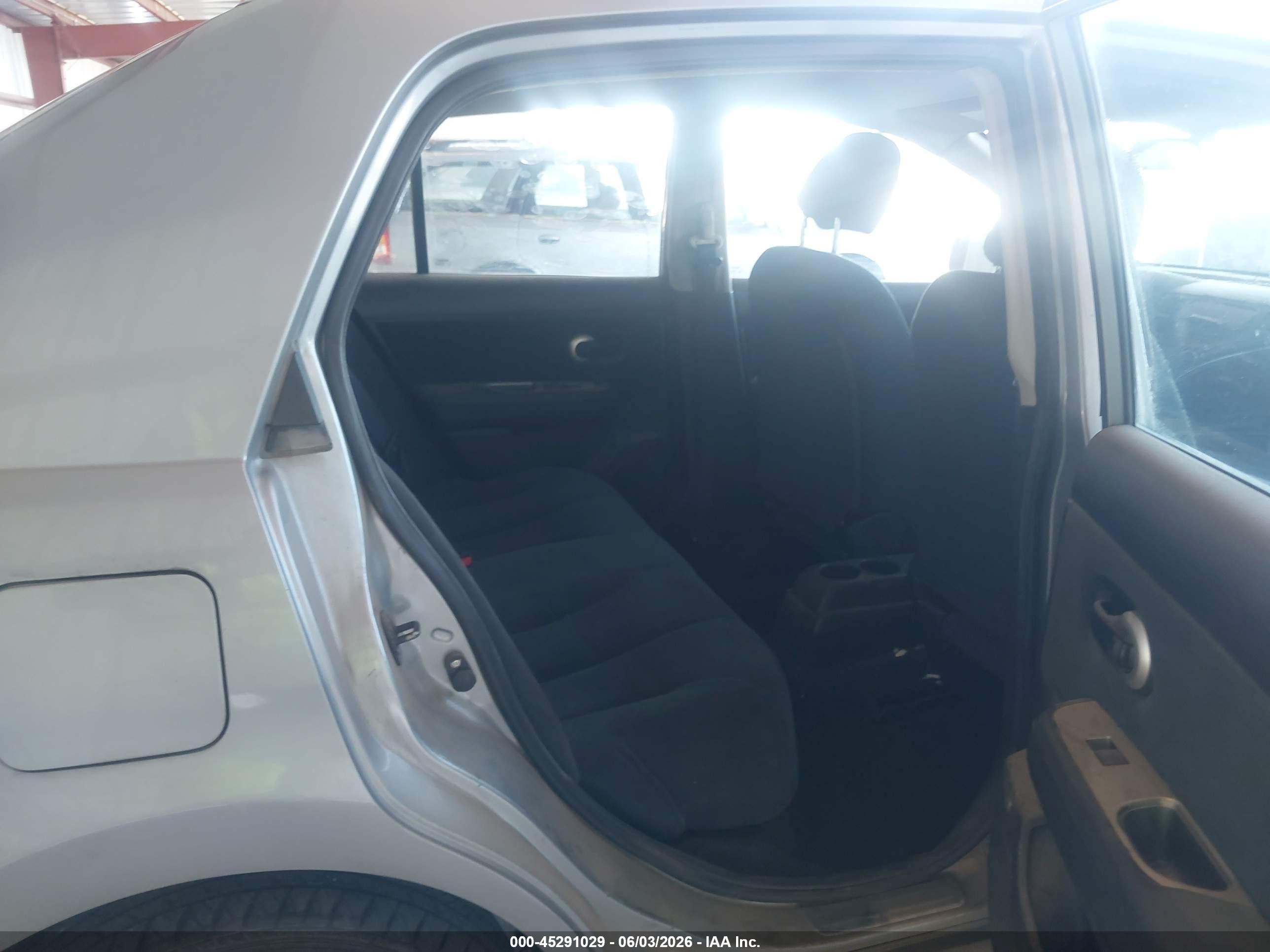 2010 Nissan Versa 1.8s Silver vin: 3N1BC1APXAL424388