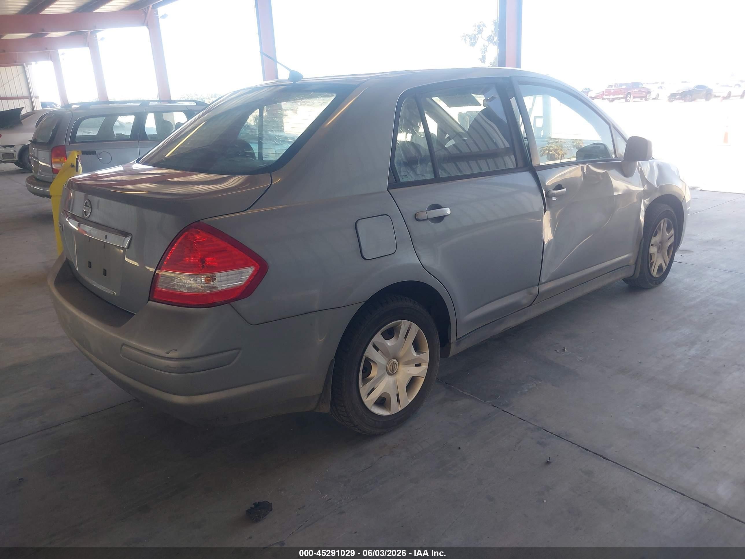 2010 Nissan Versa 1.8s Silver vin: 3N1BC1APXAL424388