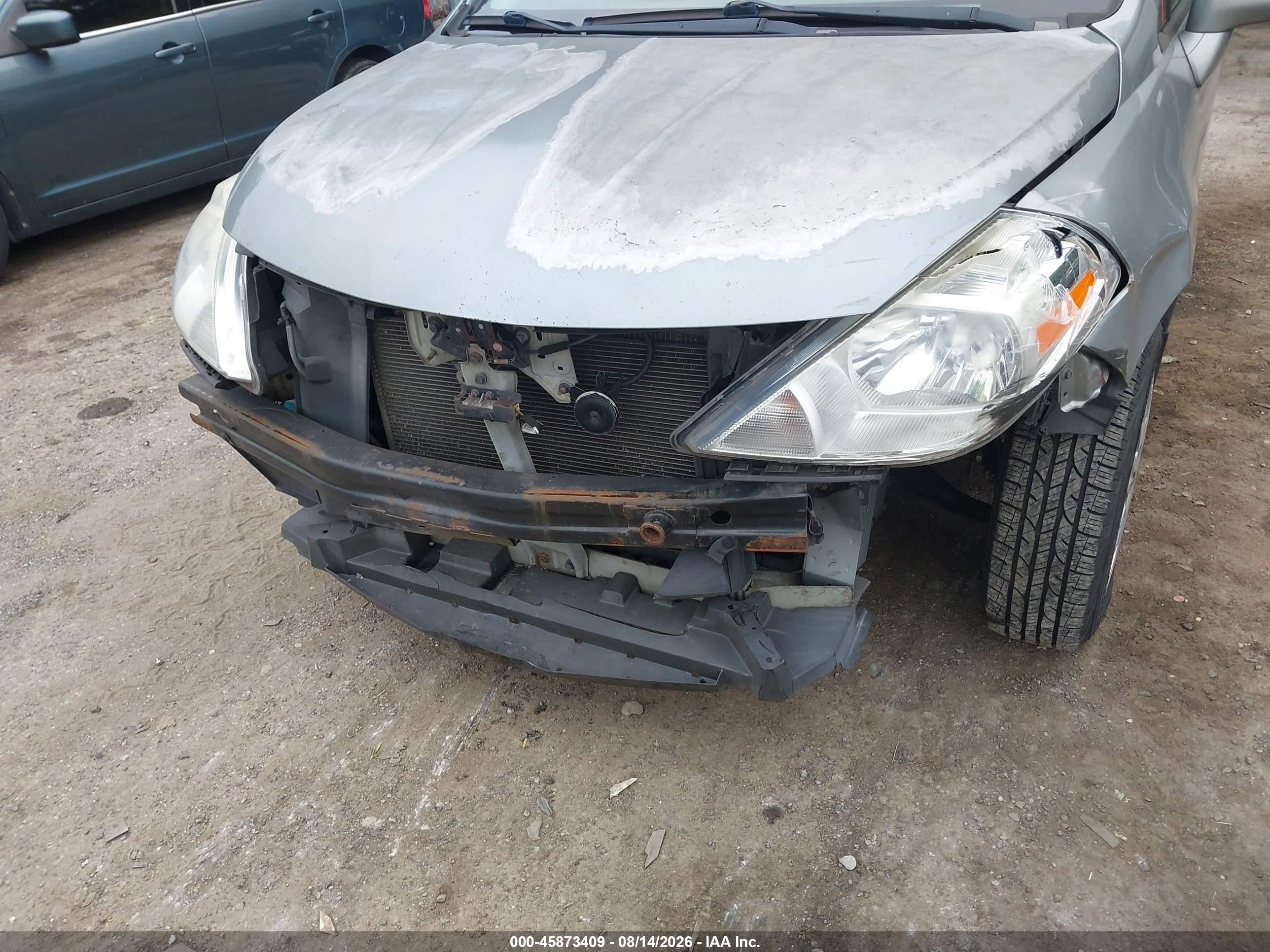 2010 Nissan Versa 1.8s Silver vin: 3N1BC1APXAL450070