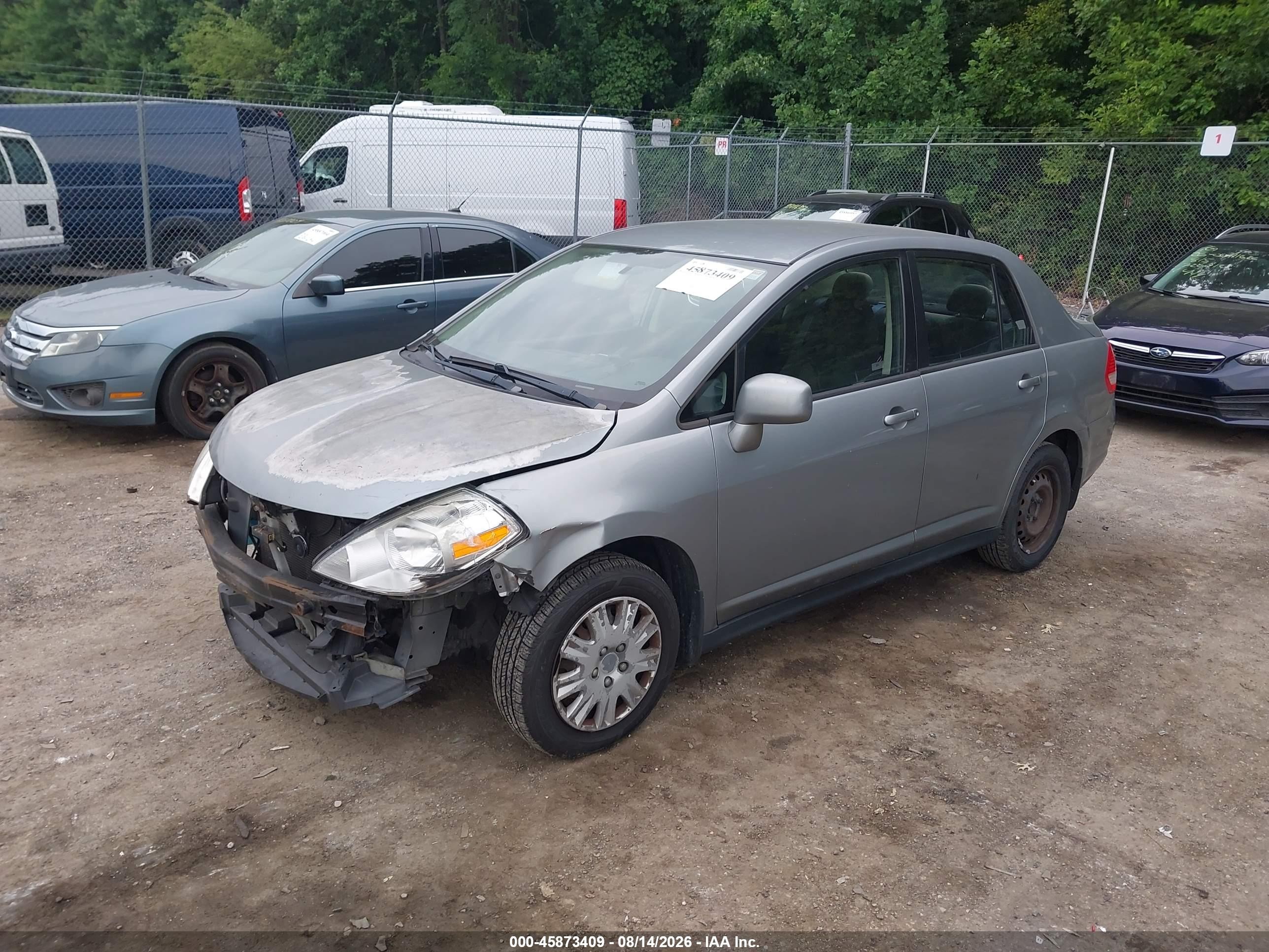 2010 Nissan Versa 1.8s Silver vin: 3N1BC1APXAL450070