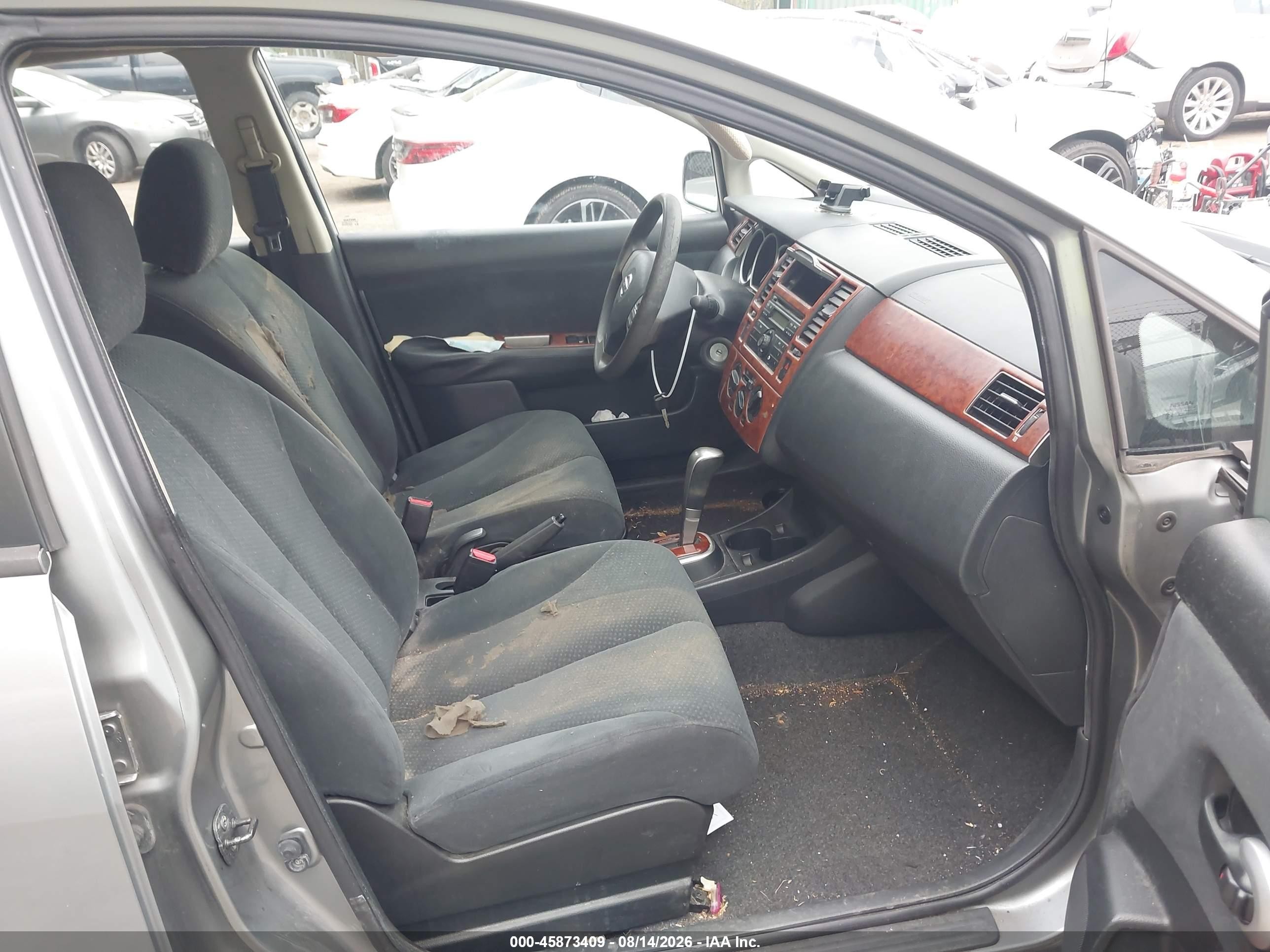 2010 Nissan Versa 1.8s Silver vin: 3N1BC1APXAL450070