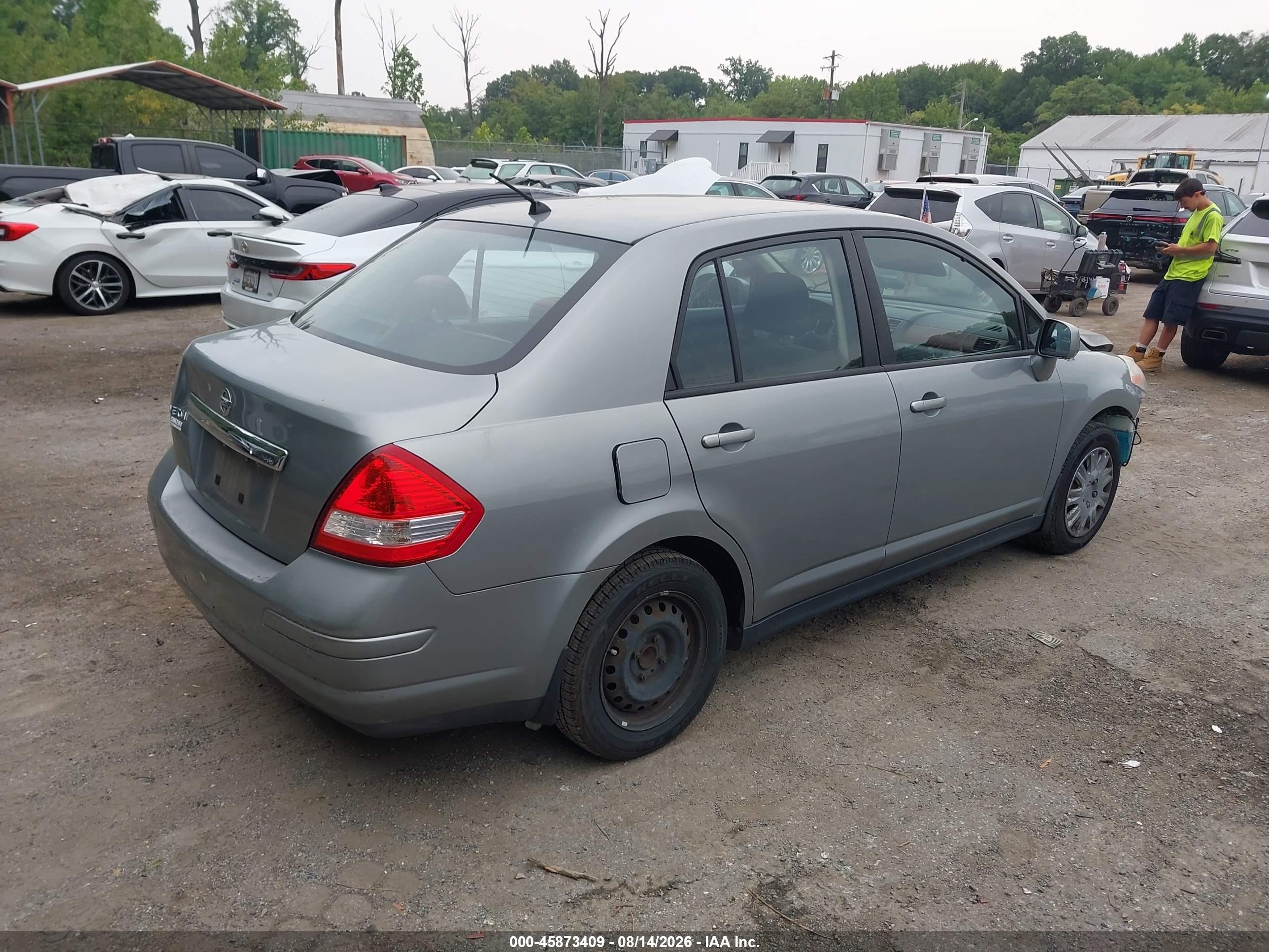 2010 Nissan Versa 1.8s Silver vin: 3N1BC1APXAL450070