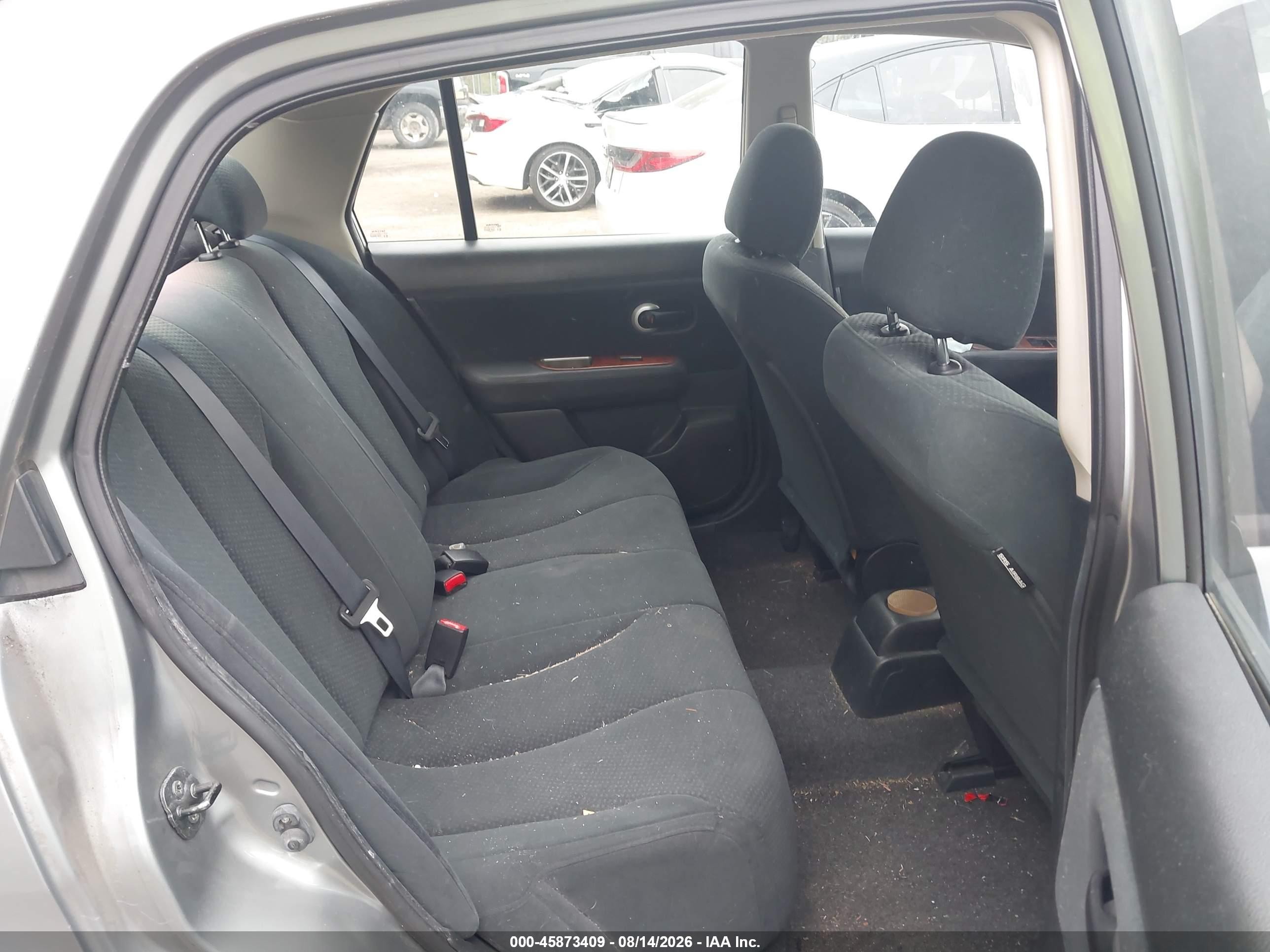 2010 Nissan Versa 1.8s Silver vin: 3N1BC1APXAL450070