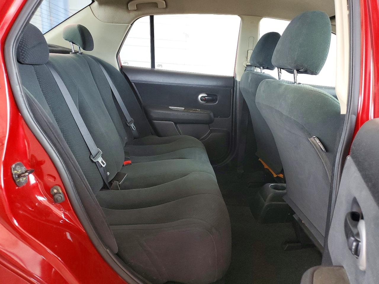 2010 Nissan Versa 1.8 S Red vin: 3N1BC1APXAL463367