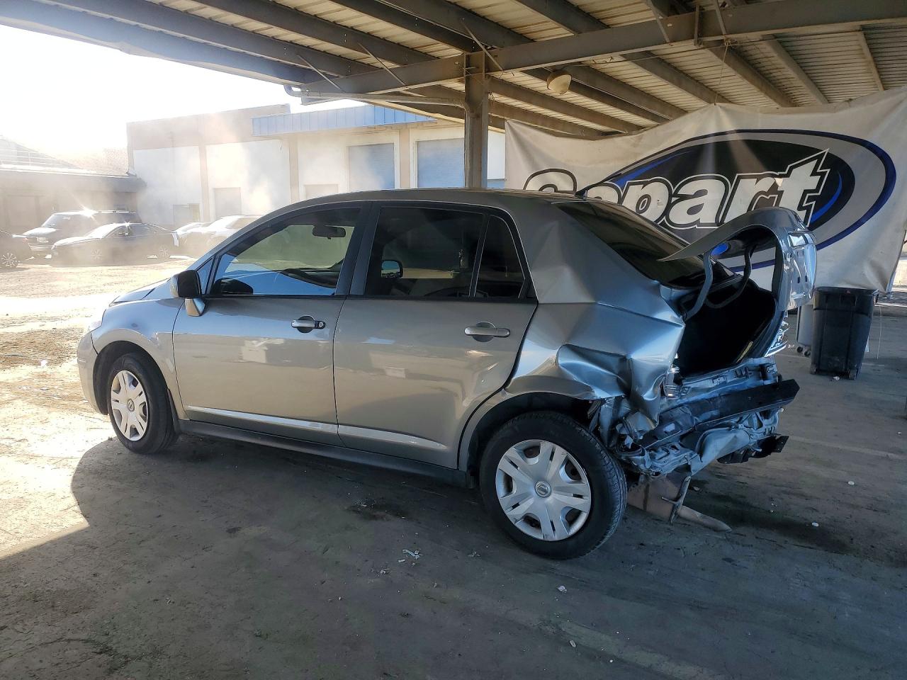 2011 Nissan Versa 1.8 S Silver vin: 3N1BC1APXBL378577