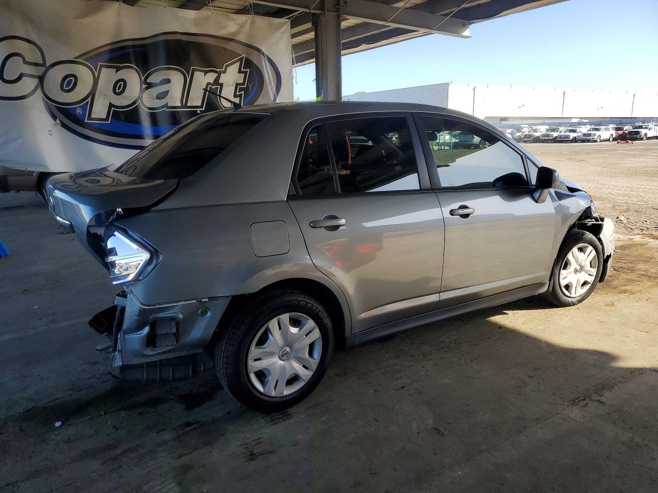 2011 Nissan Versa 1.8 S Silver vin: 3N1BC1APXBL378577