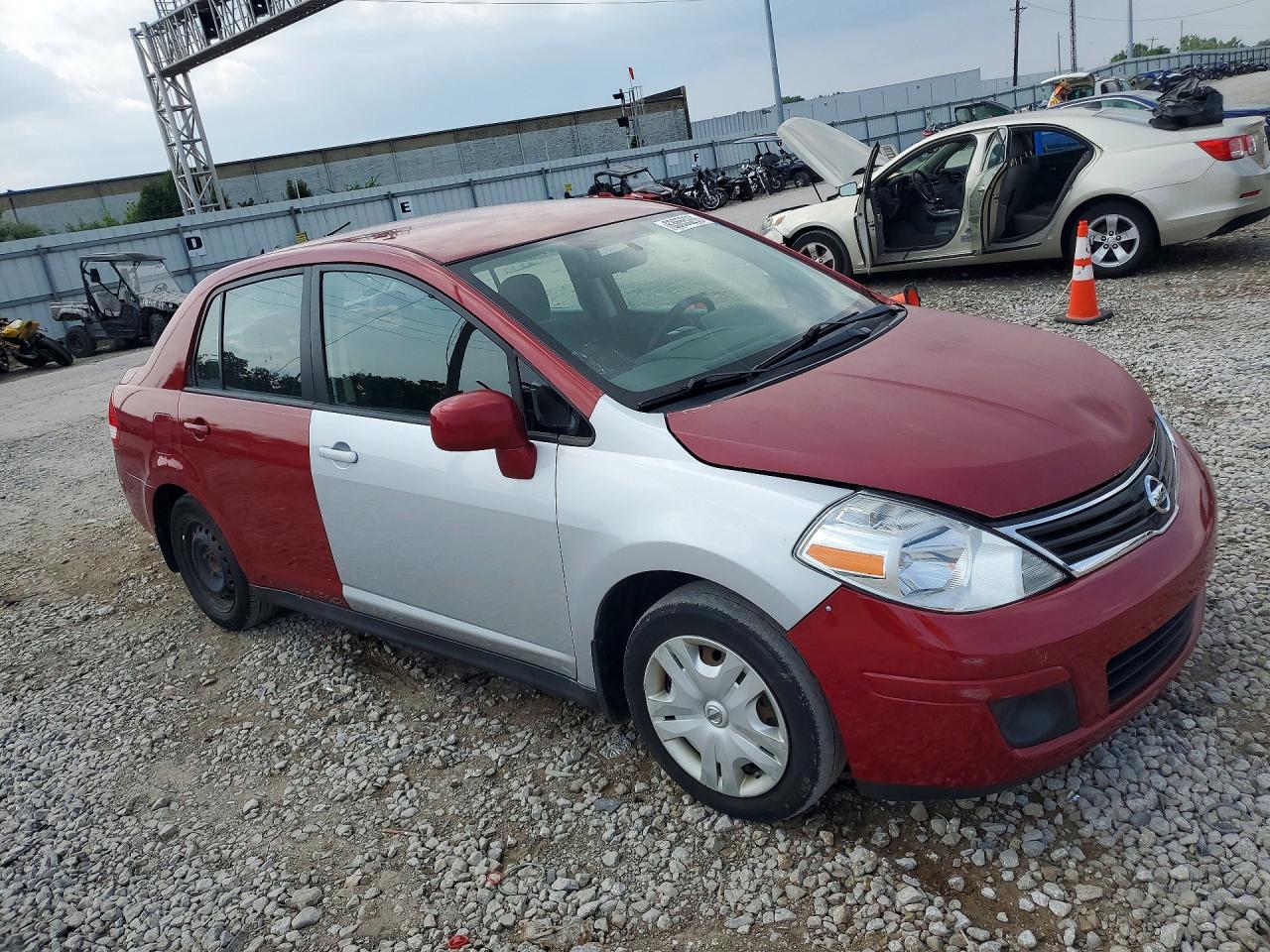 2011 Nissan Versa 1.8 S Red vin: 3N1BC1APXBL406216