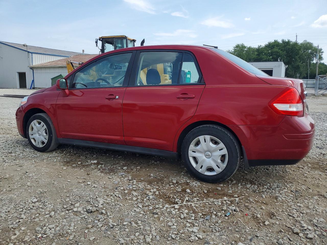 2011 Nissan Versa 1.8 S Red vin: 3N1BC1APXBL406216